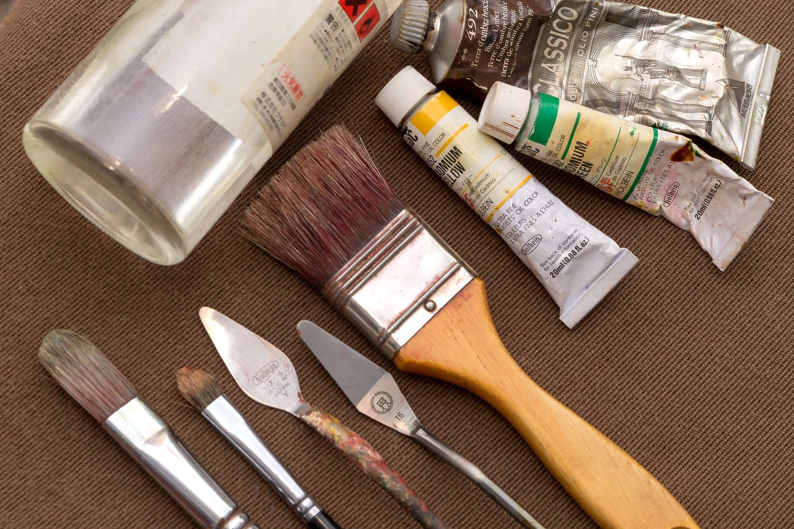 油絵セット ペインティングナイフ 絵筆 画溶液 の写真素材 ぱくたそ