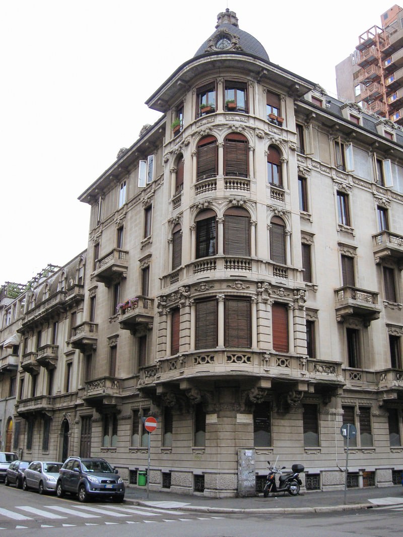 ミラノの通りの角に面した歴史を感じる建物 イタリア の写真を無料ダウンロード フリー素材 ぱくたそ ミラノの通りの角に面した歴史を感じる建物 イタリア の写真を無料ダウンロード フリー素材 ぱくたそ