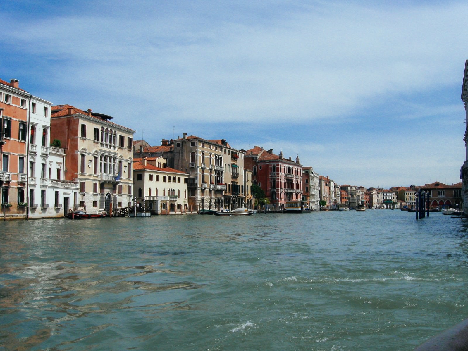 ヴェネツィアの街並みと水路 イタリア の無料の写真素材 フリー素材 をダウンロード ぱくたそ