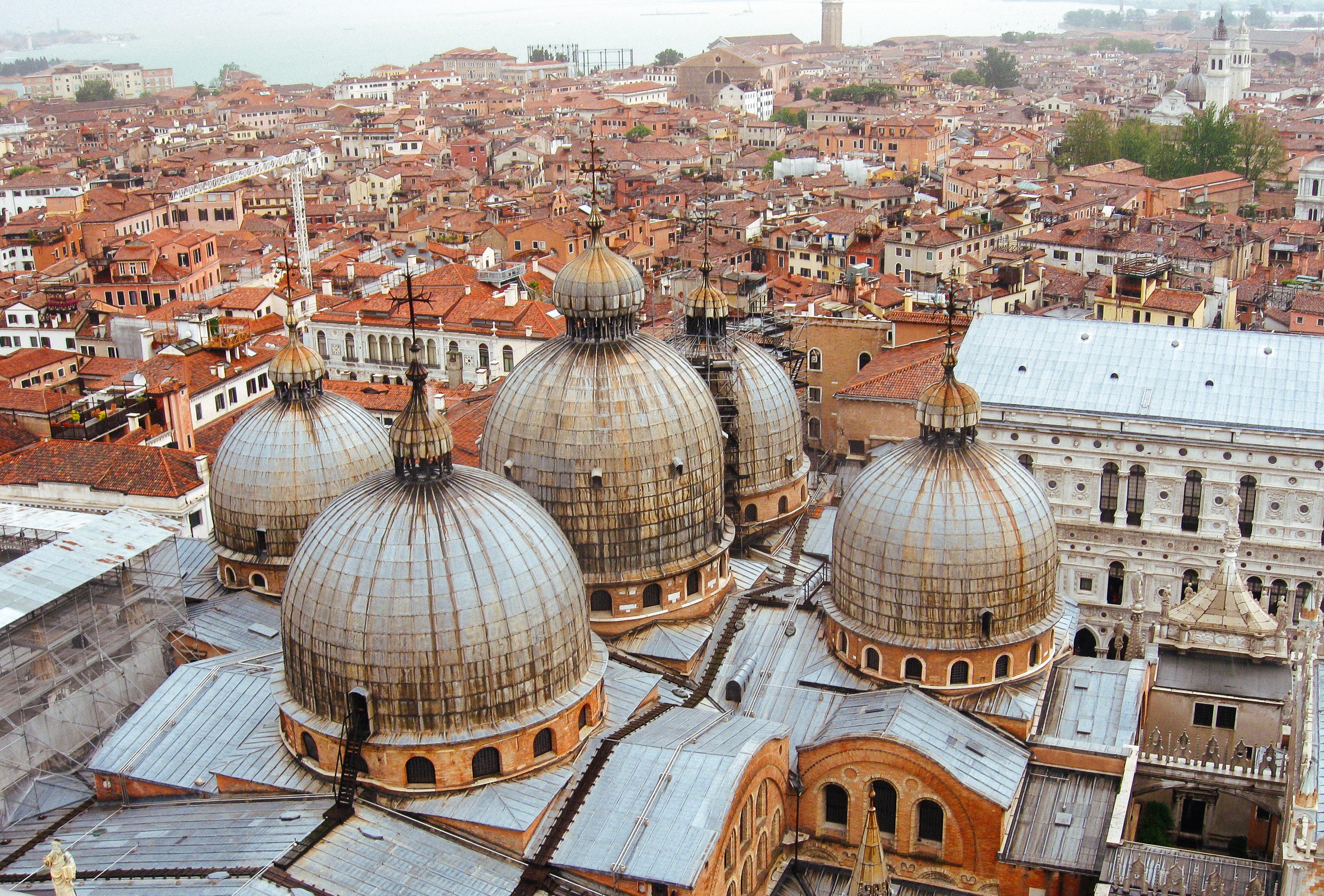 サンマルコ寺院とベネチアの街並み イタリア の写真素材 ぱくたそ サンマルコ寺院とベネチアの街並み イタリア の写真素材 ぱくたそ