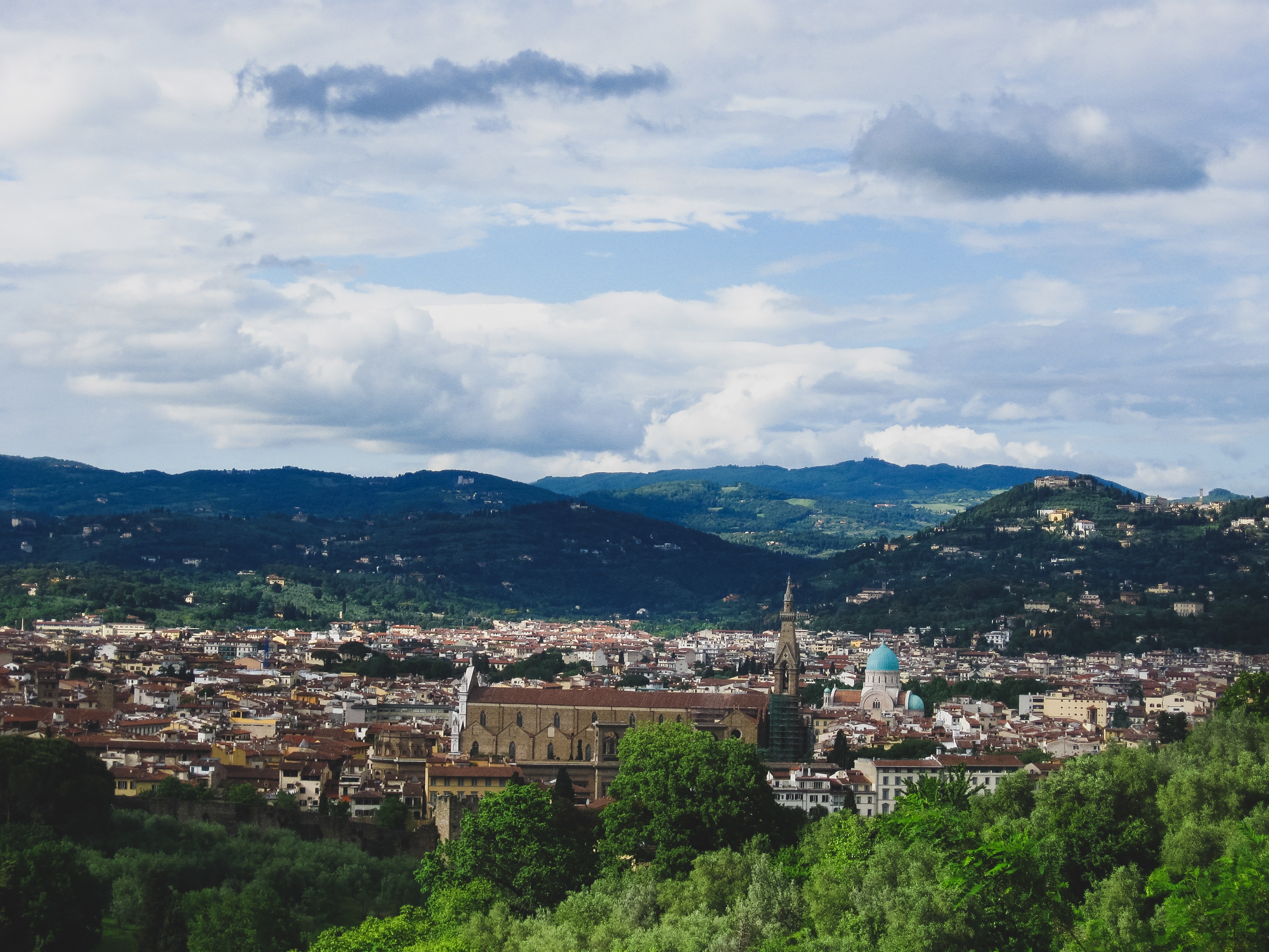 フィレンツェの街並みと山 イタリア の写真素材 ぱくたそ フィレンツェの街並みと山 イタリア の写真素材 ぱくたそ
