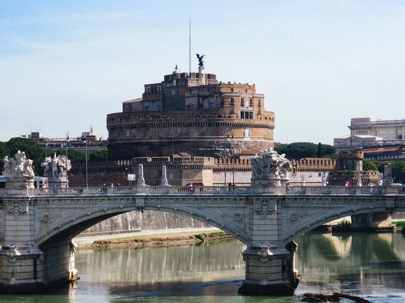 ローマにある橋とサンタジェロ城 イタリア のフリー素材 ぱくたそ