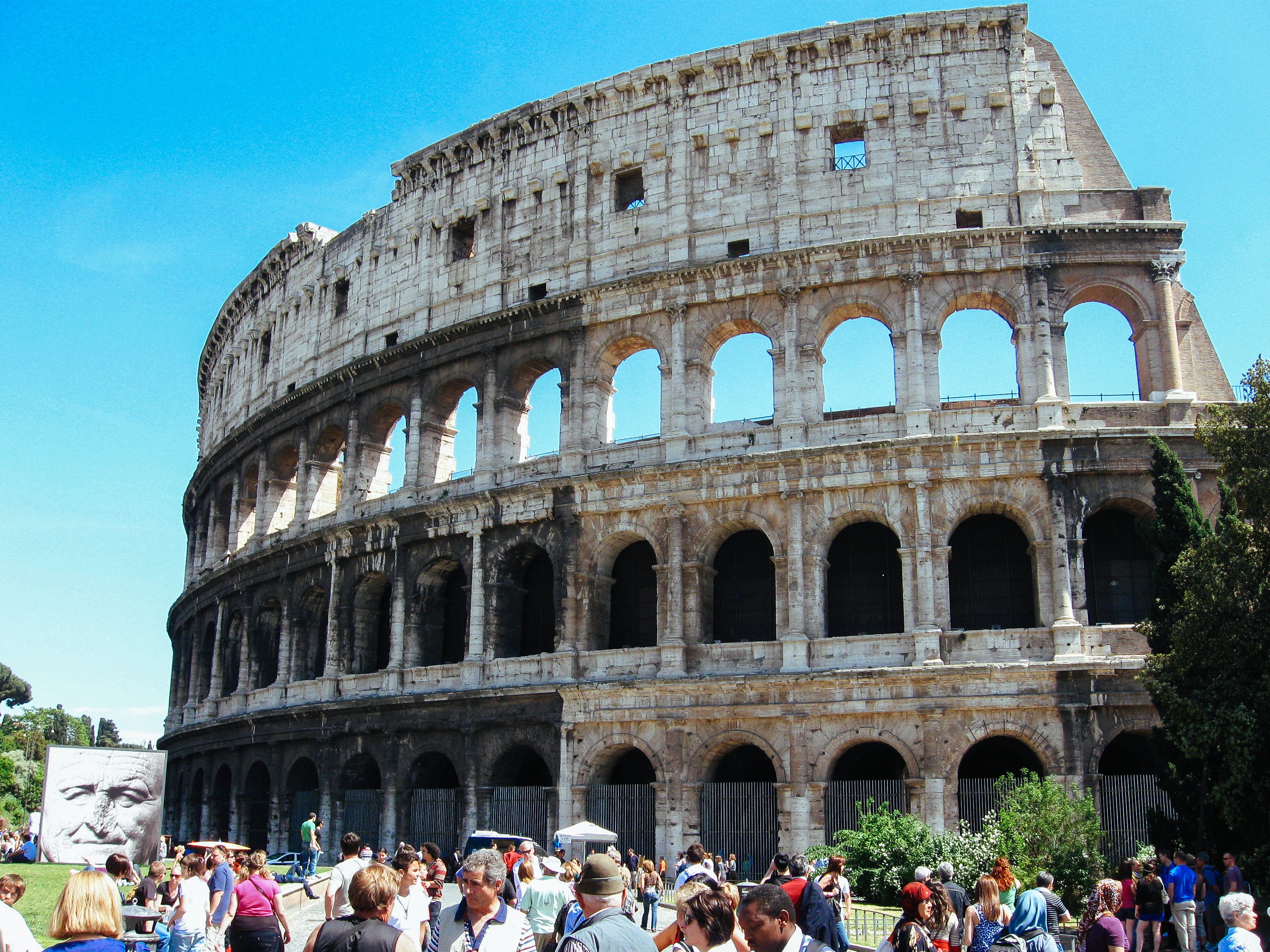 ローマのコロッセオと賑う観光客 イタリア の写真 画像 を無料ダウンロード フリー素材のぱくたそ ローマのコロッセオと賑う観光客 イタリア の写真 画像 を無料ダウンロード フリー素材のぱくたそ