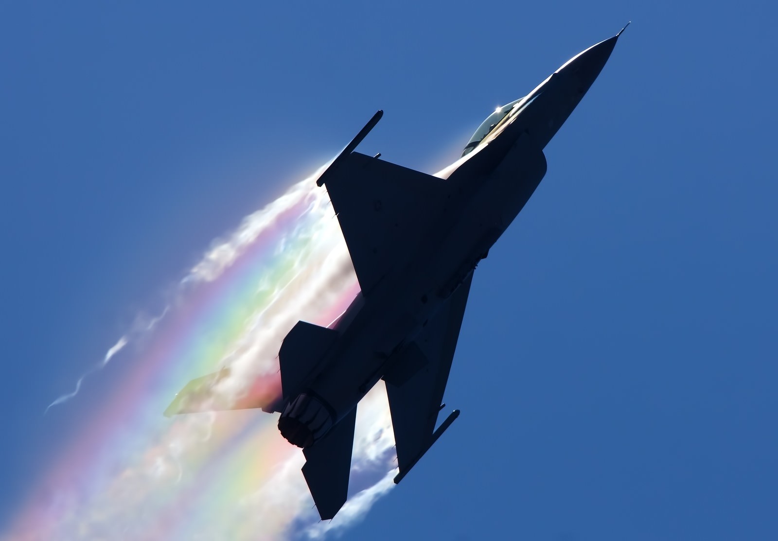 米軍f 16 With Rainbowの写真素材 ぱくたそ