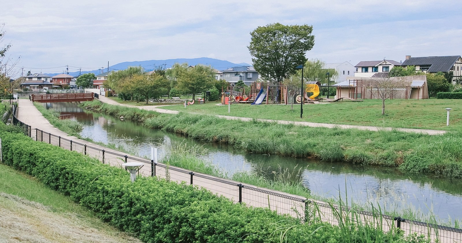 中央に小川がある大刀洗公園の様子の写真を無料ダウンロード フリー素材 ぱくたそ 中央に小川がある大刀洗公園の様子の写真を無料ダウンロード フリー素材 ぱくたそ
