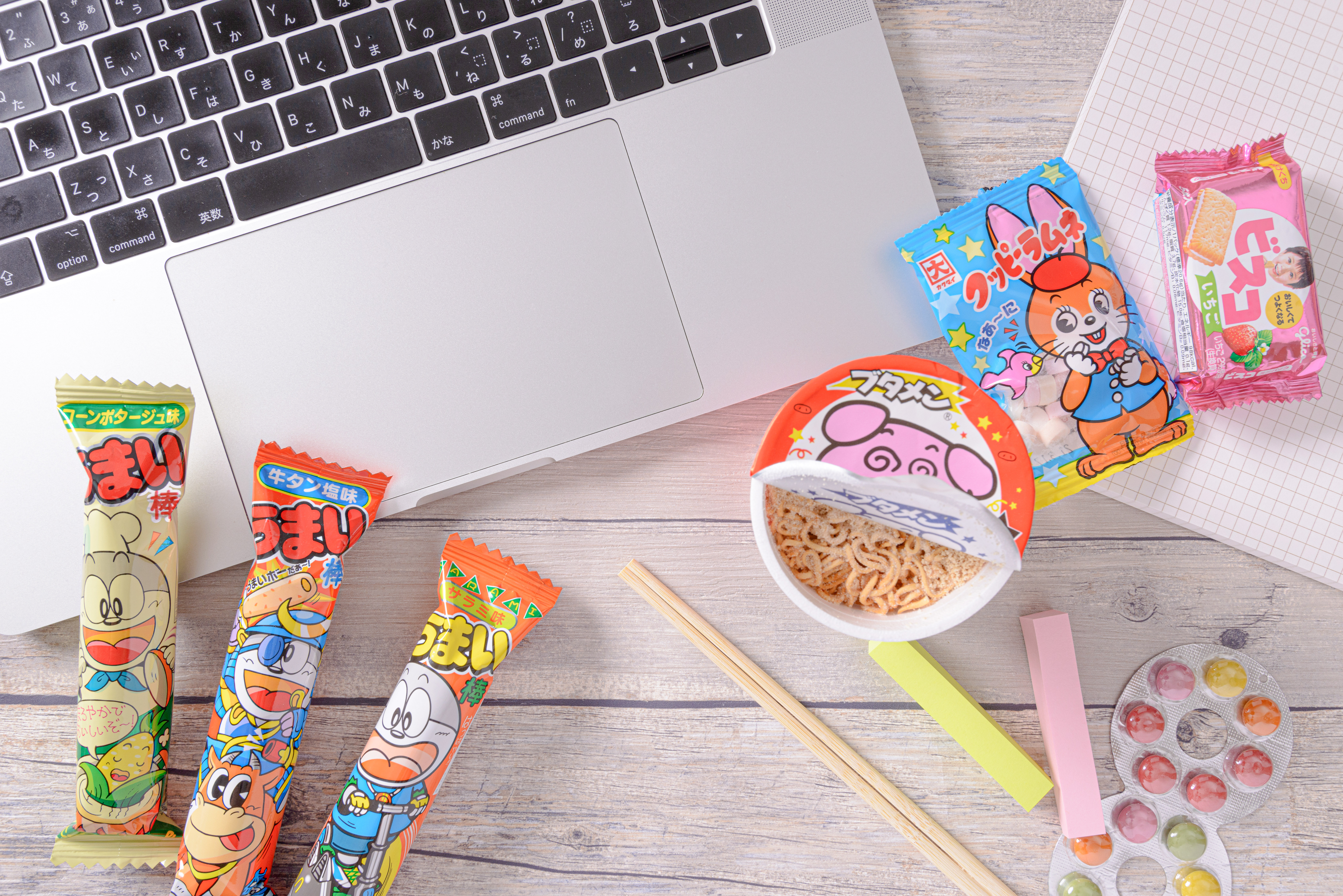 小腹を満たすために用意したお菓子の写真を無料ダウンロード フリー素材 ぱくたそ