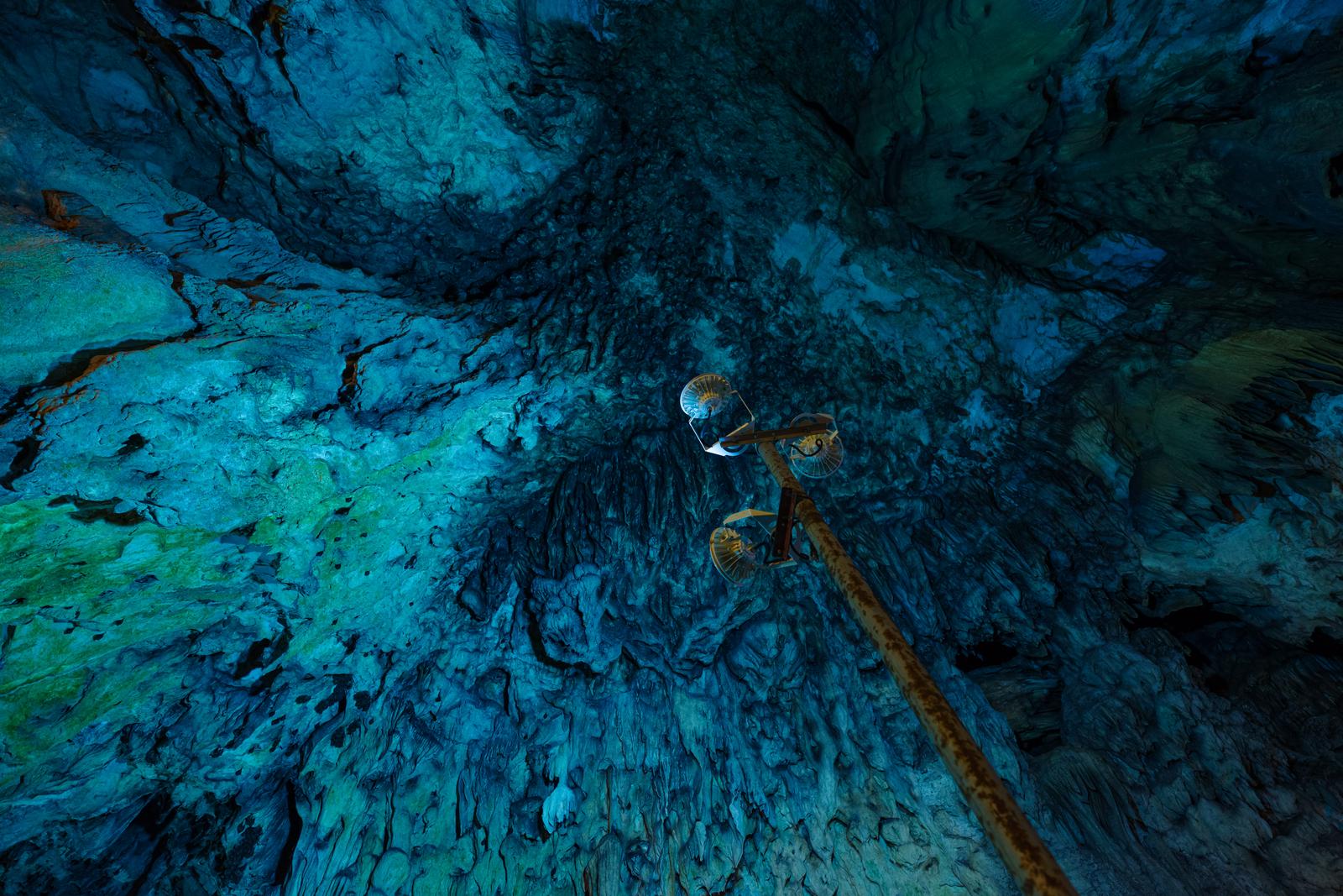 訳あり値引　鍾乳石　つらら石(氷柱石） 訳あり値引鍾乳石つらら石(氷柱石）