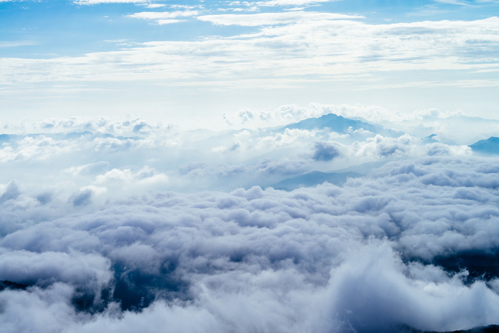 雲海と山々のシルエット にゅう 無料の写真素材はフリー素材のぱくたそ