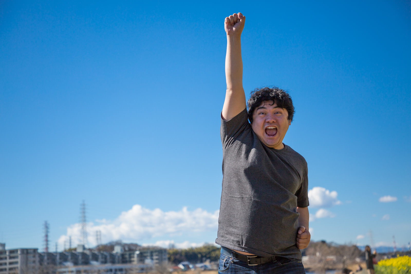 「やったぜ！ひゃっほー」の写真［モデル：段田隼人］