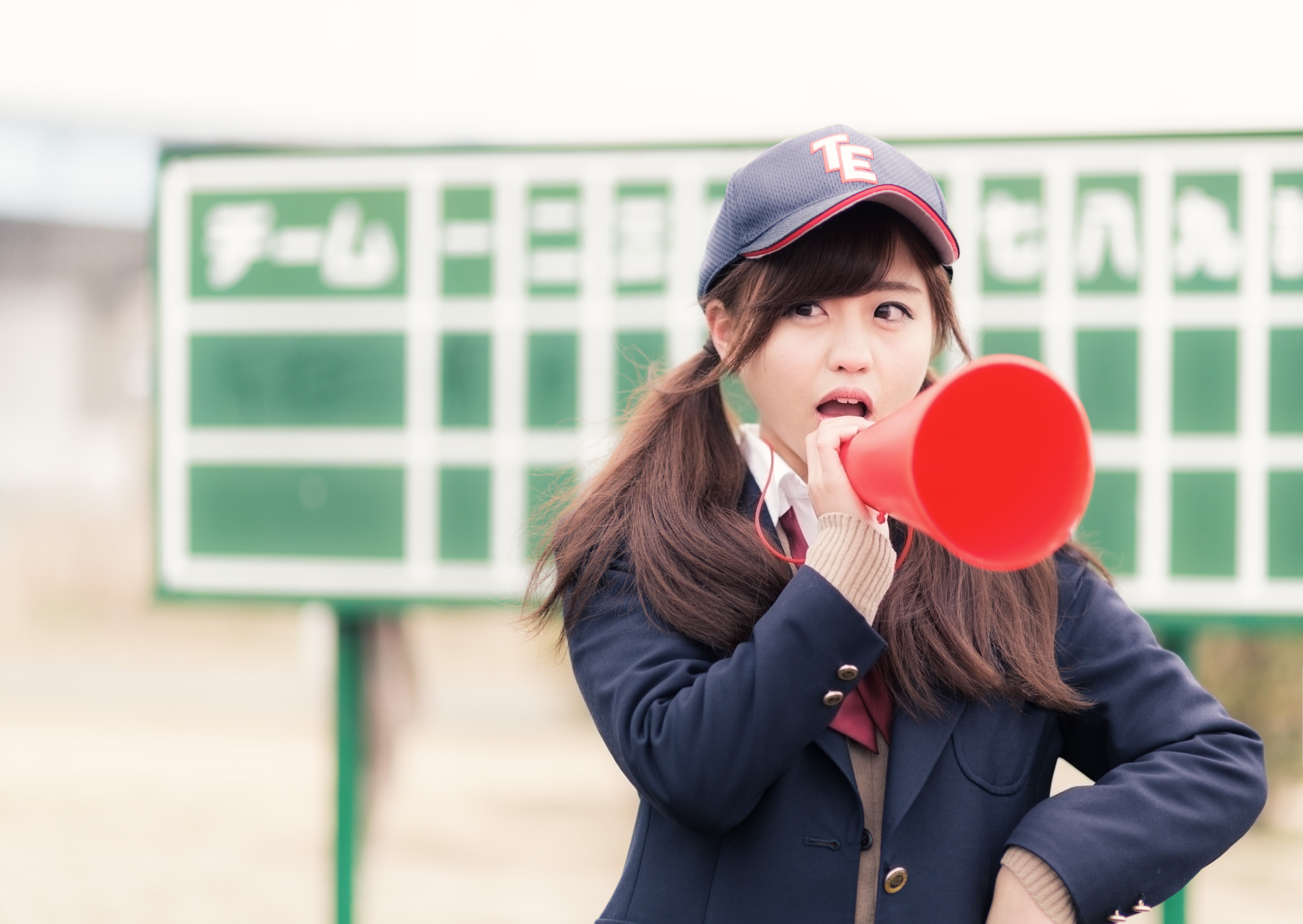 部員に喝を入れる憧れの女子マネージャー 野球部 の写真素材 ぱくたそ
