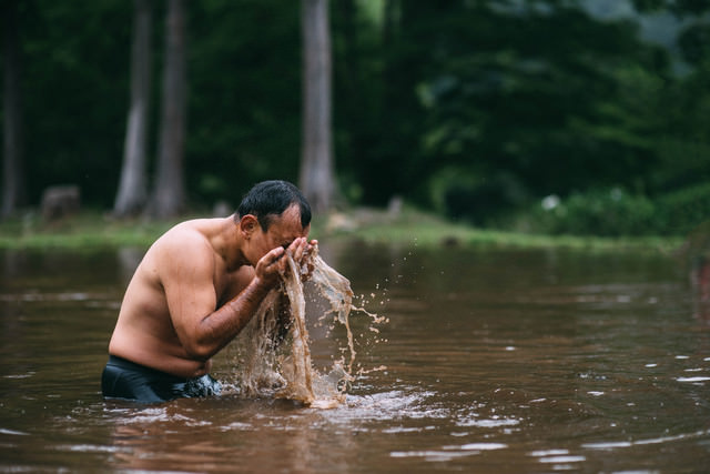 ãªã¢ã«ã®æ³¥æ°´ã§æ´é¡ããç·æ§