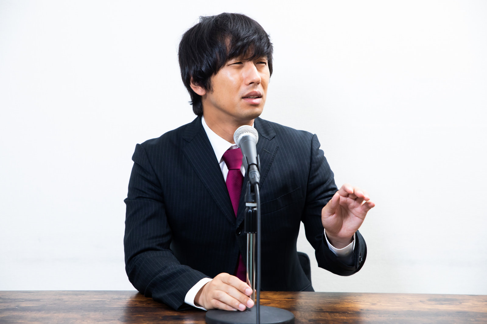 記者会見で言い返せない男性の写真 画像 を無料ダウンロード フリー素材のぱくたそ 記者会見で言い返せない男性の写真 画像 を無料ダウンロード フリー素材のぱくたそ