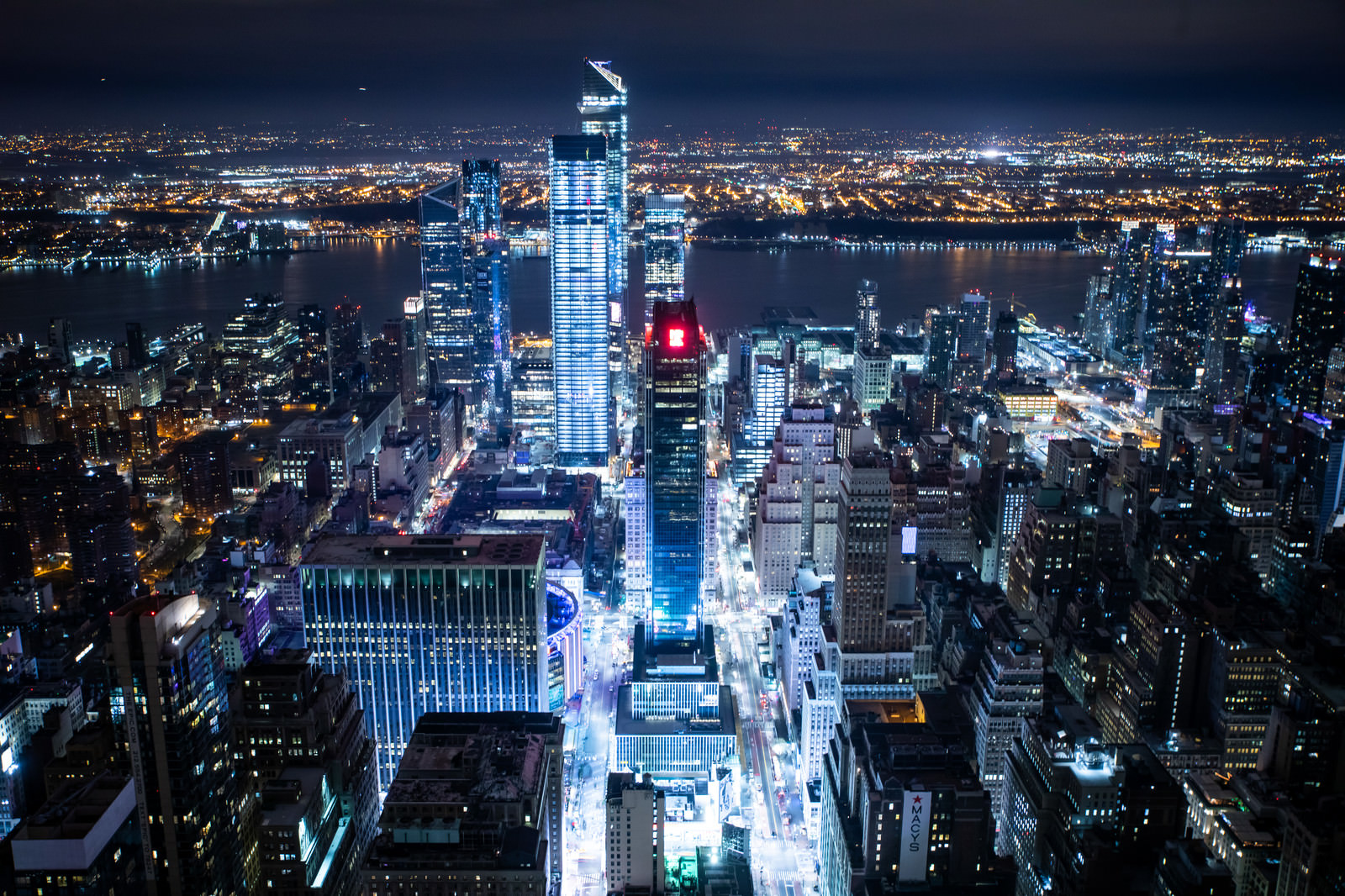 ニューヨークの夜景に浮かび上がる高層ビルの写真 画像 を無料ダウンロード フリー素材のぱくたそ
