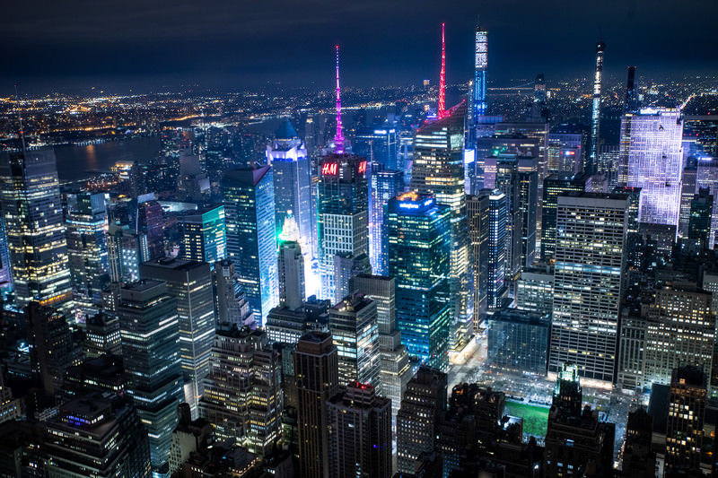 近未来的に映るニューヨークの夜景の写真を無料ダウンロード フリー素材 ぱくたそ