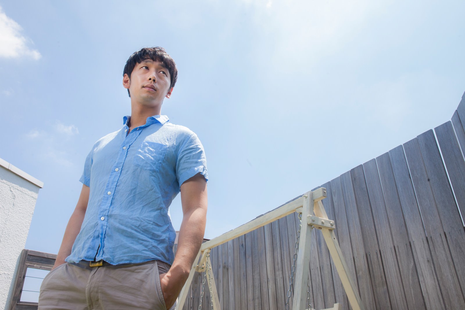 「オレの夏がキター | フリー素材のぱくたそ」の写真［モデル：大川竜弥］