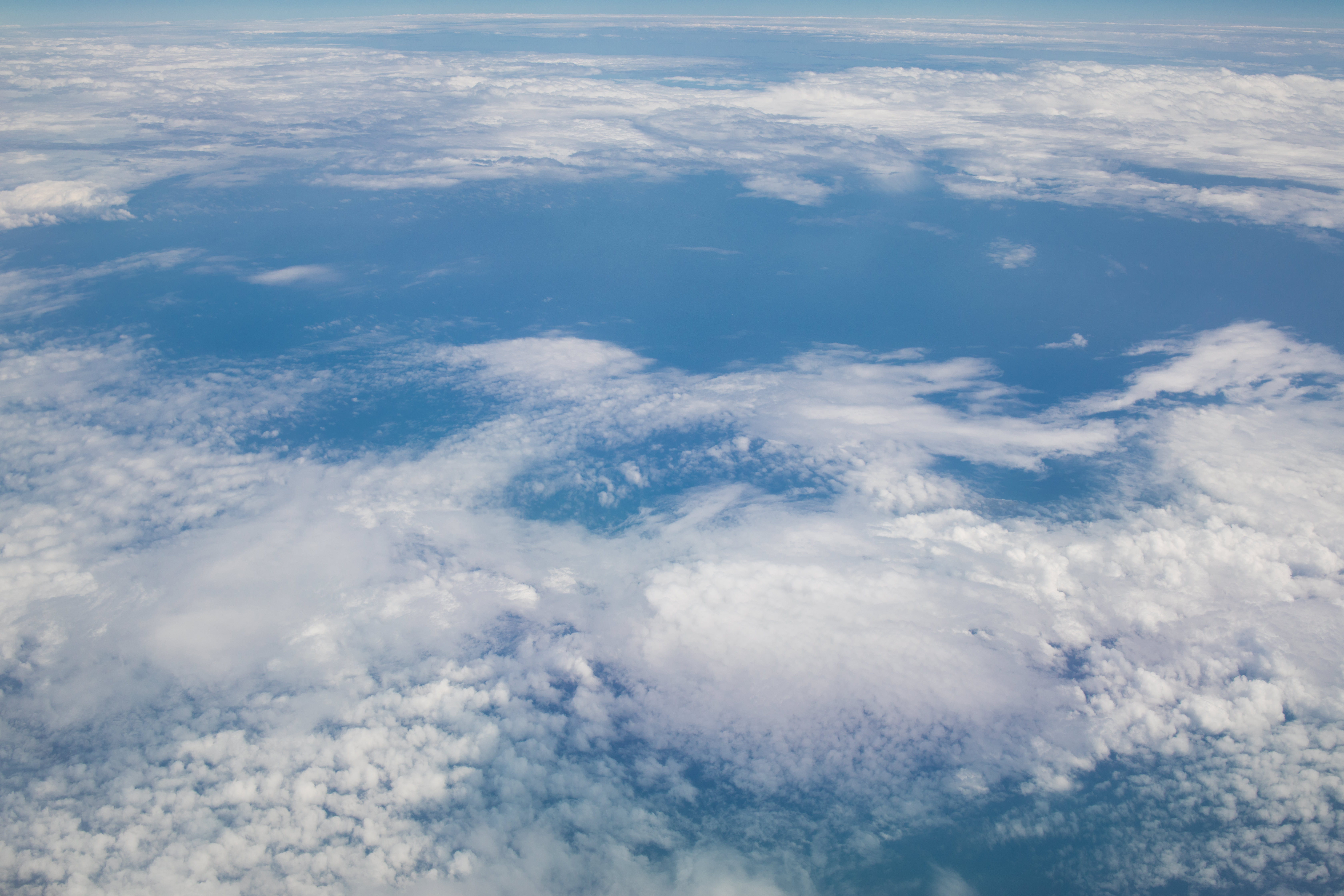 上空から見下ろす青い海と空の写真を無料ダウンロード フリー素材 ぱくたそ 上空から見下ろす青い海と空の写真を無料ダウンロード フリー素材 ぱくたそ