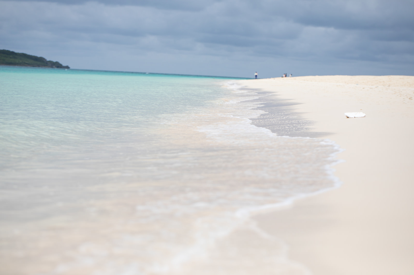 白い砂浜の海水浴場（宮古島）の写真素材
