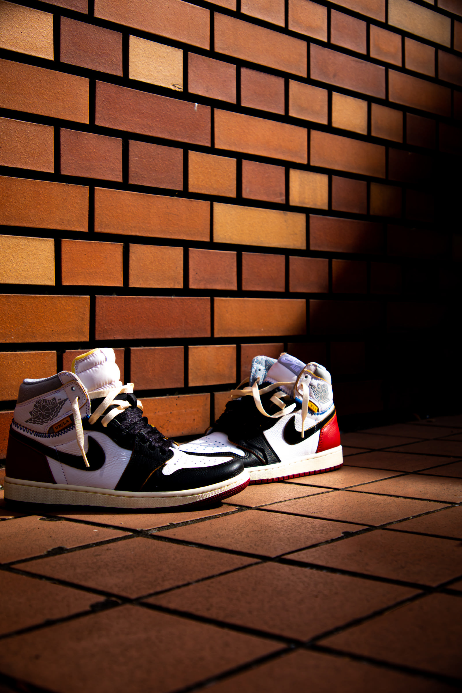 レンガの前に置かれたスニーカー Air Jordan の写真素材 ぱくたそ