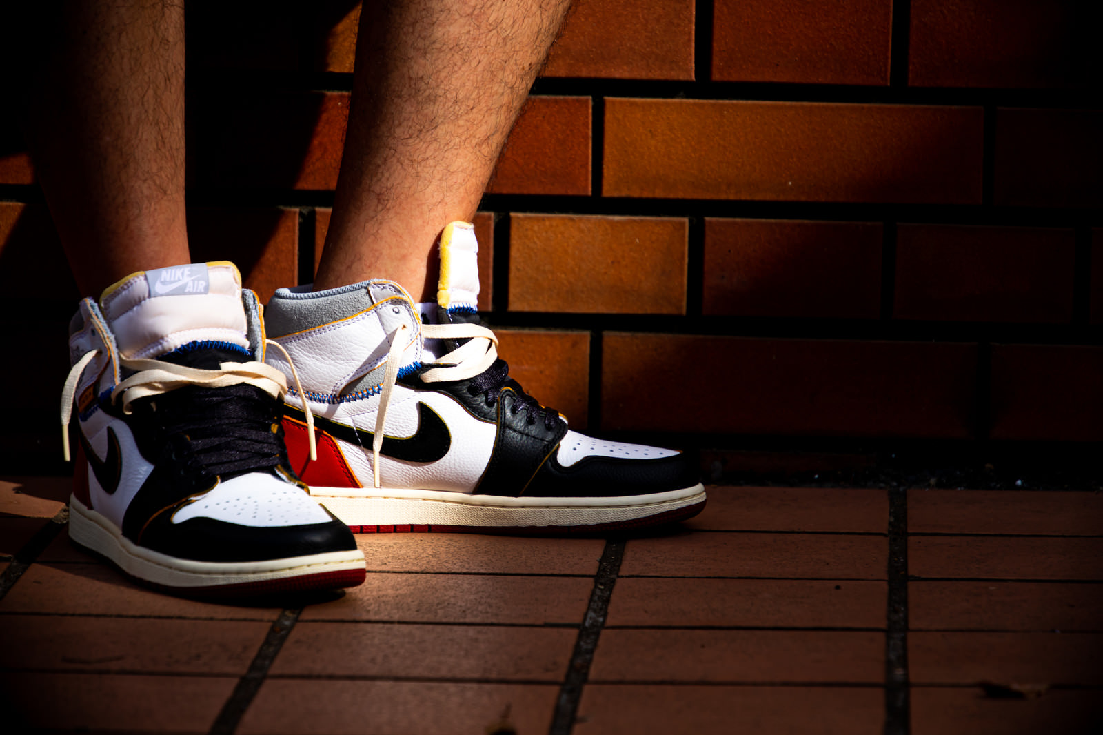 スニーカーを履いた足元に差し込む光 Air Jordan の写真素材 ぱくたそ スニーカーを履いた足元に差し込む光 Air Jordan の写真素材 ぱくたそ