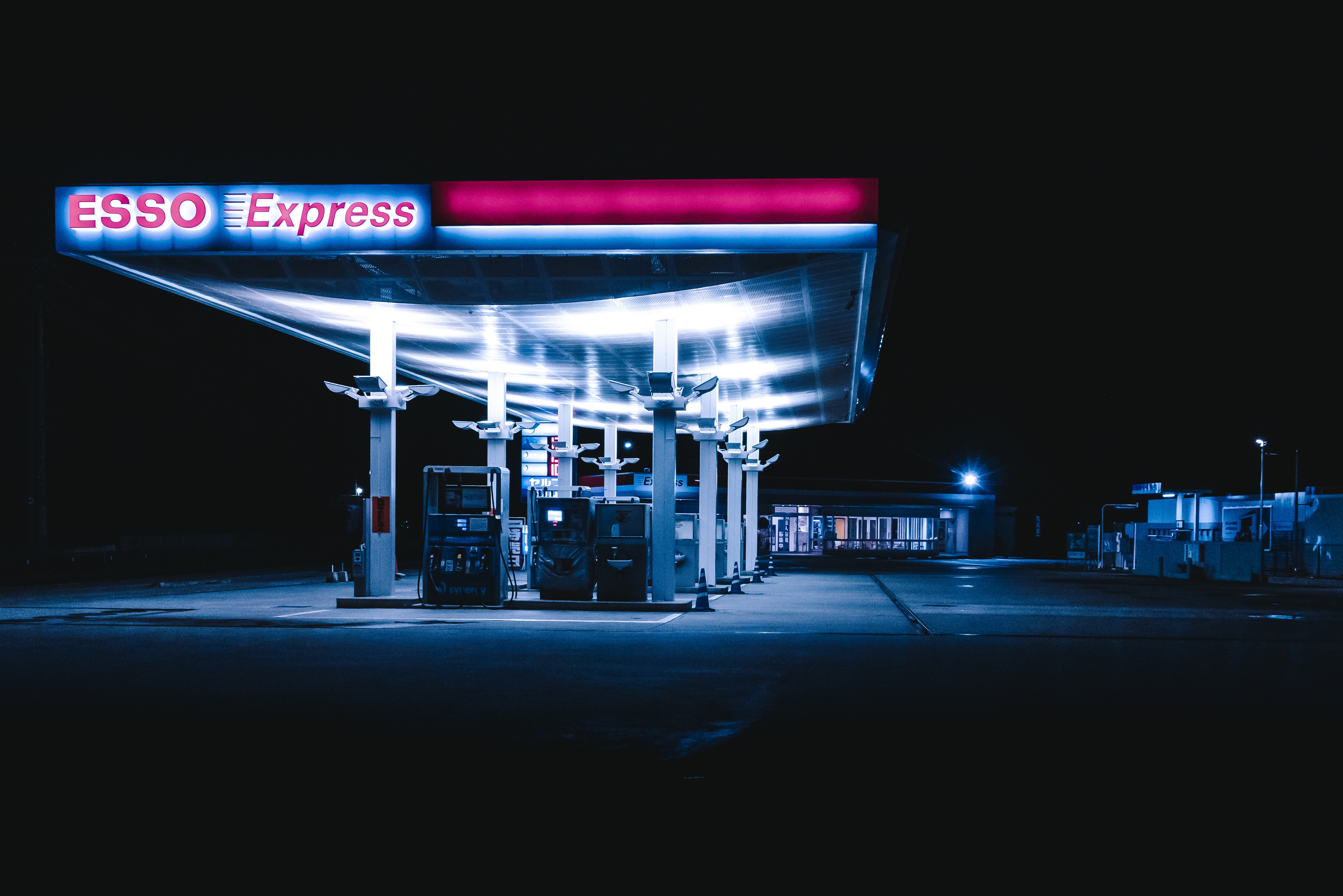 深夜のガソリンスタンドの写真を無料ダウンロード フリー素材 ぱくたそ 深夜のガソリンスタンドの写真を無料ダウンロード フリー素材 ぱくたそ