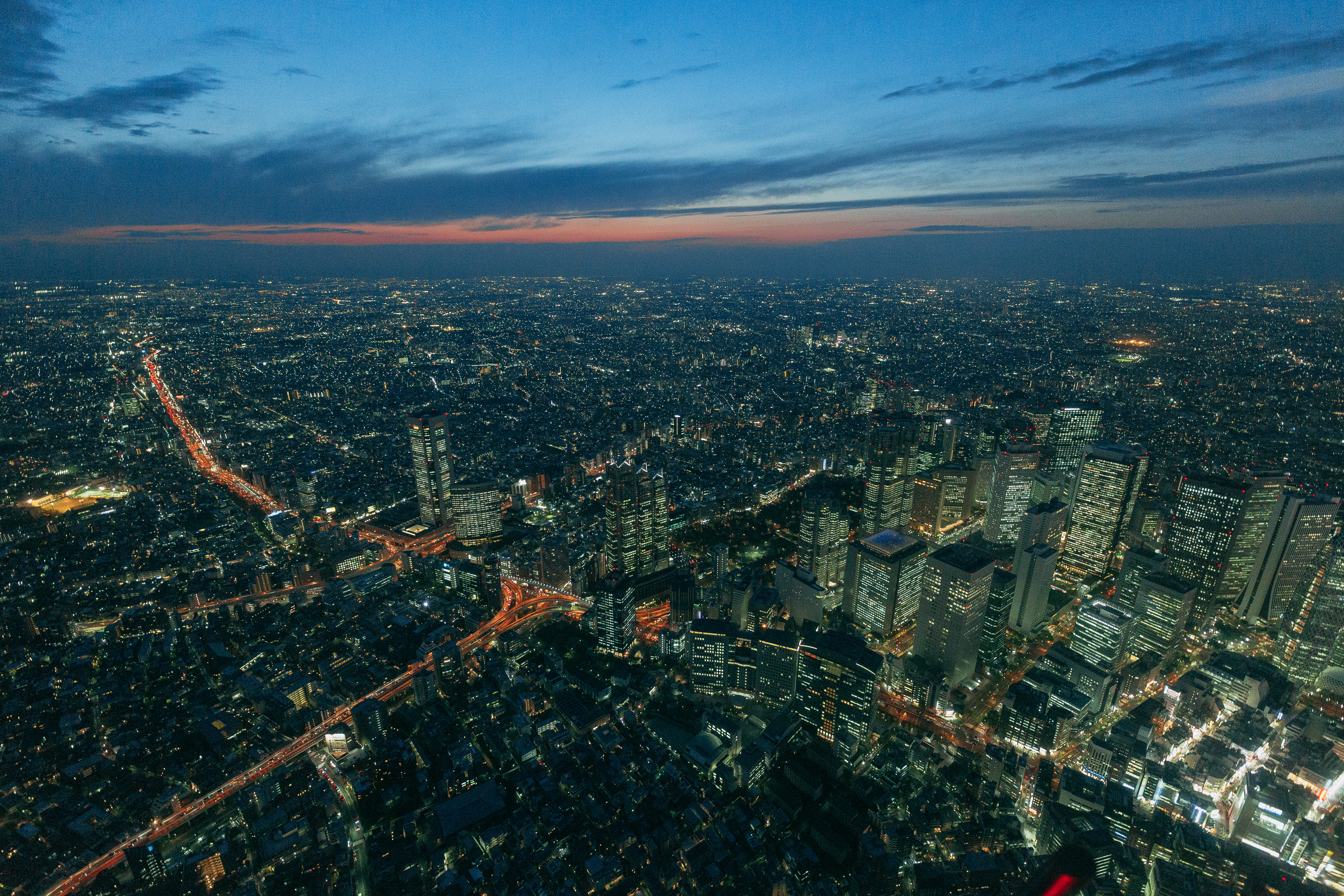 東京都心上空の夜景の写真素材 ぱくたそ