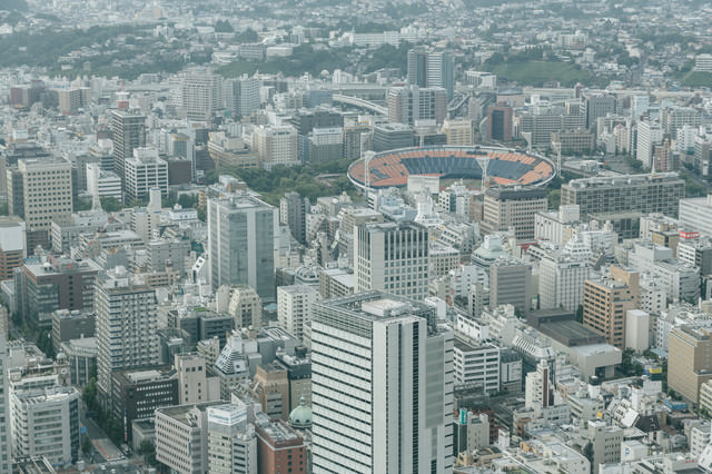 横浜スタジアムが見える都市風景