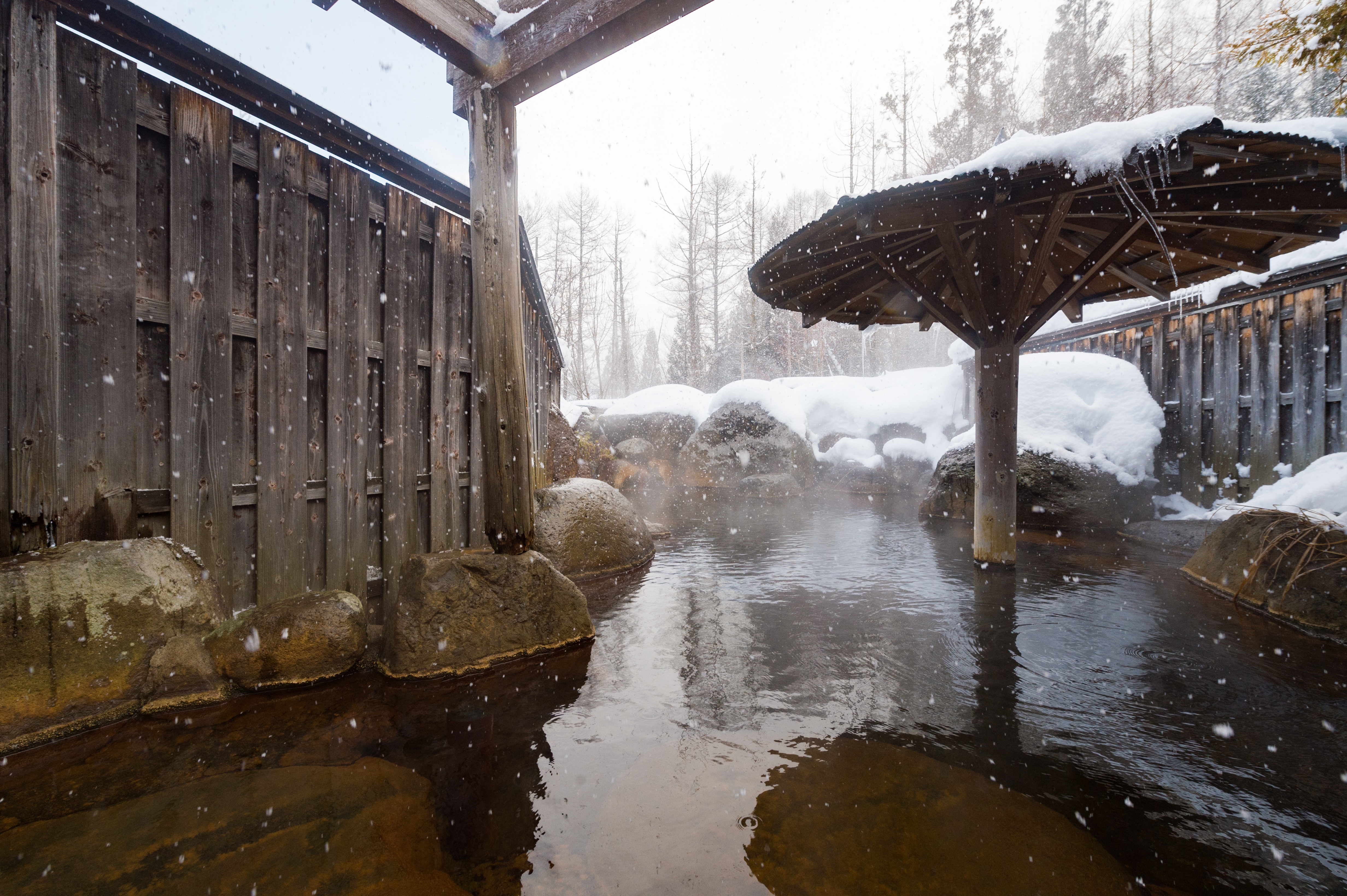 冬の醍醐味 雪の露天風呂の写真を無料ダウンロード フリー素材 ぱくたそ