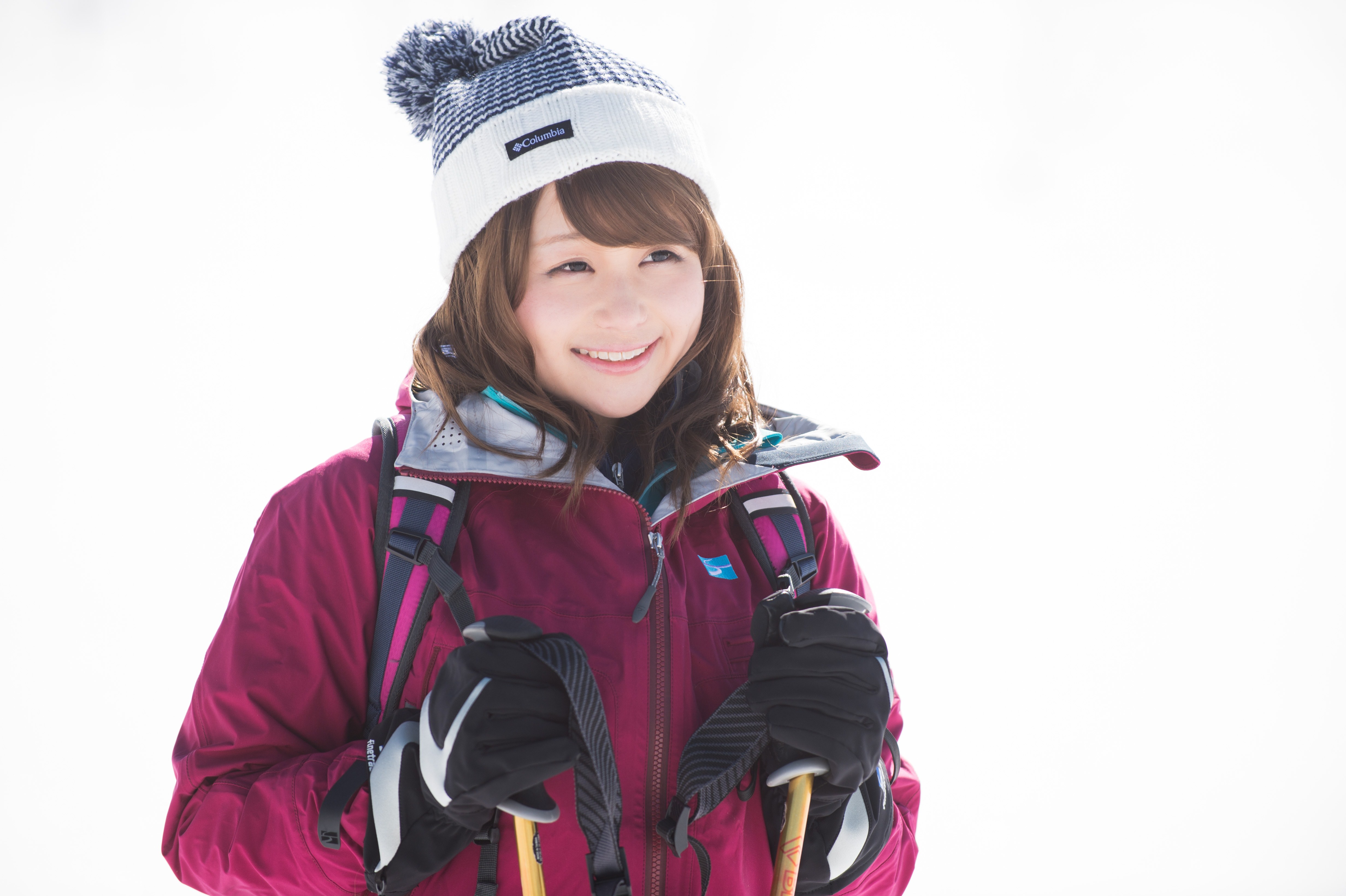 雪景色に思わずニッコリ！冬の登山初体験の女性の無料の写真素材（フリー素材）をダウンロード ぱくたそ