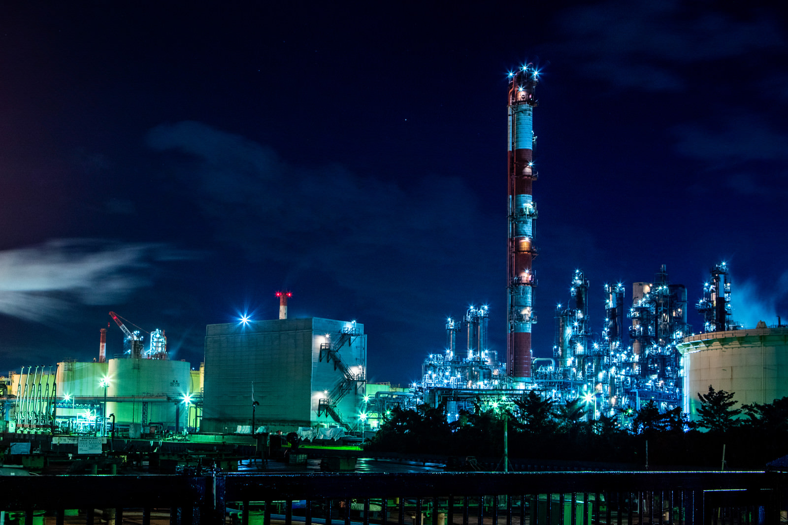 川崎の工場夜景のフリー素材 ぱくたそ