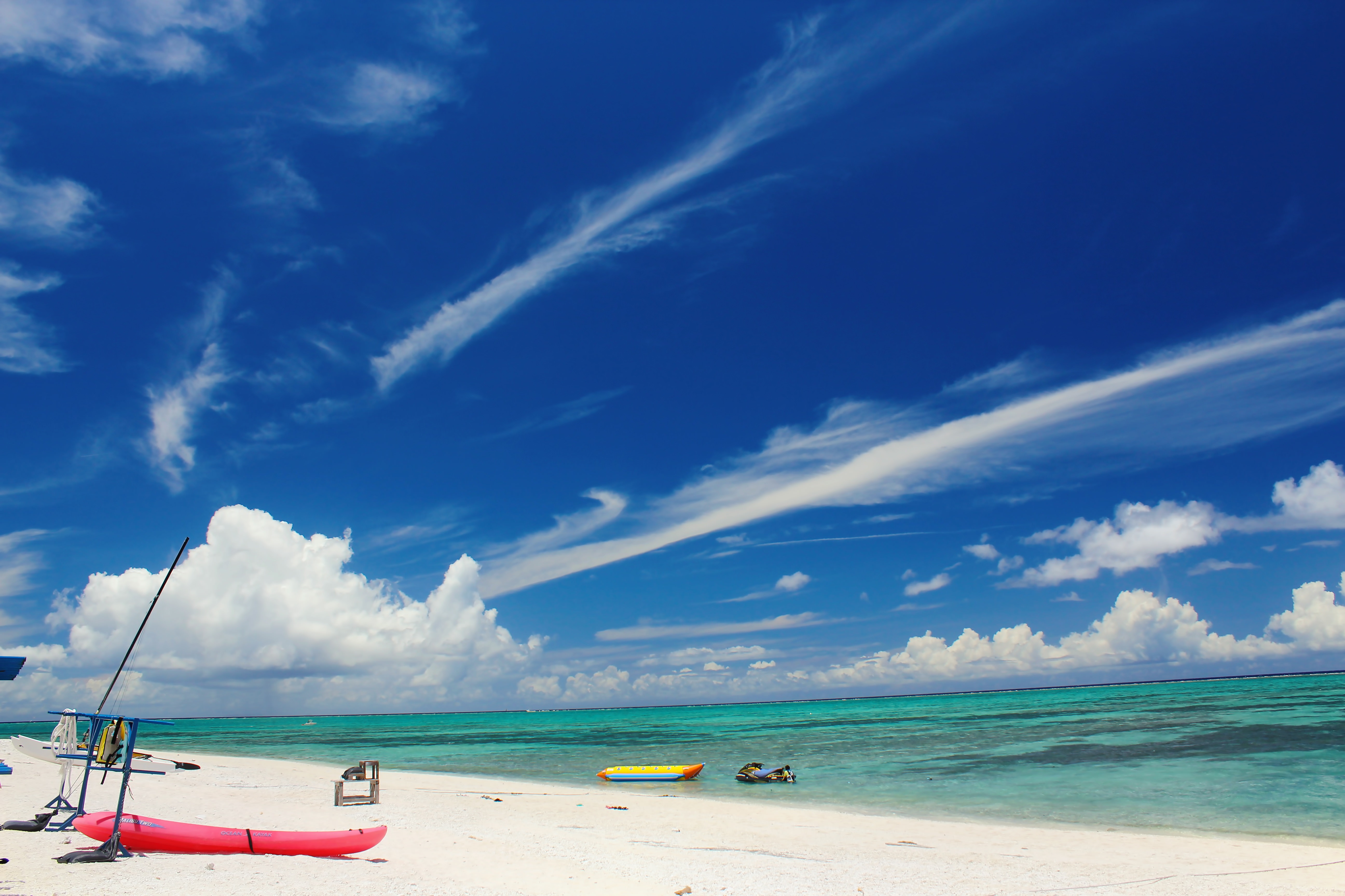 沖縄の白い砂浜とビーチの写真素材 ぱくたそ