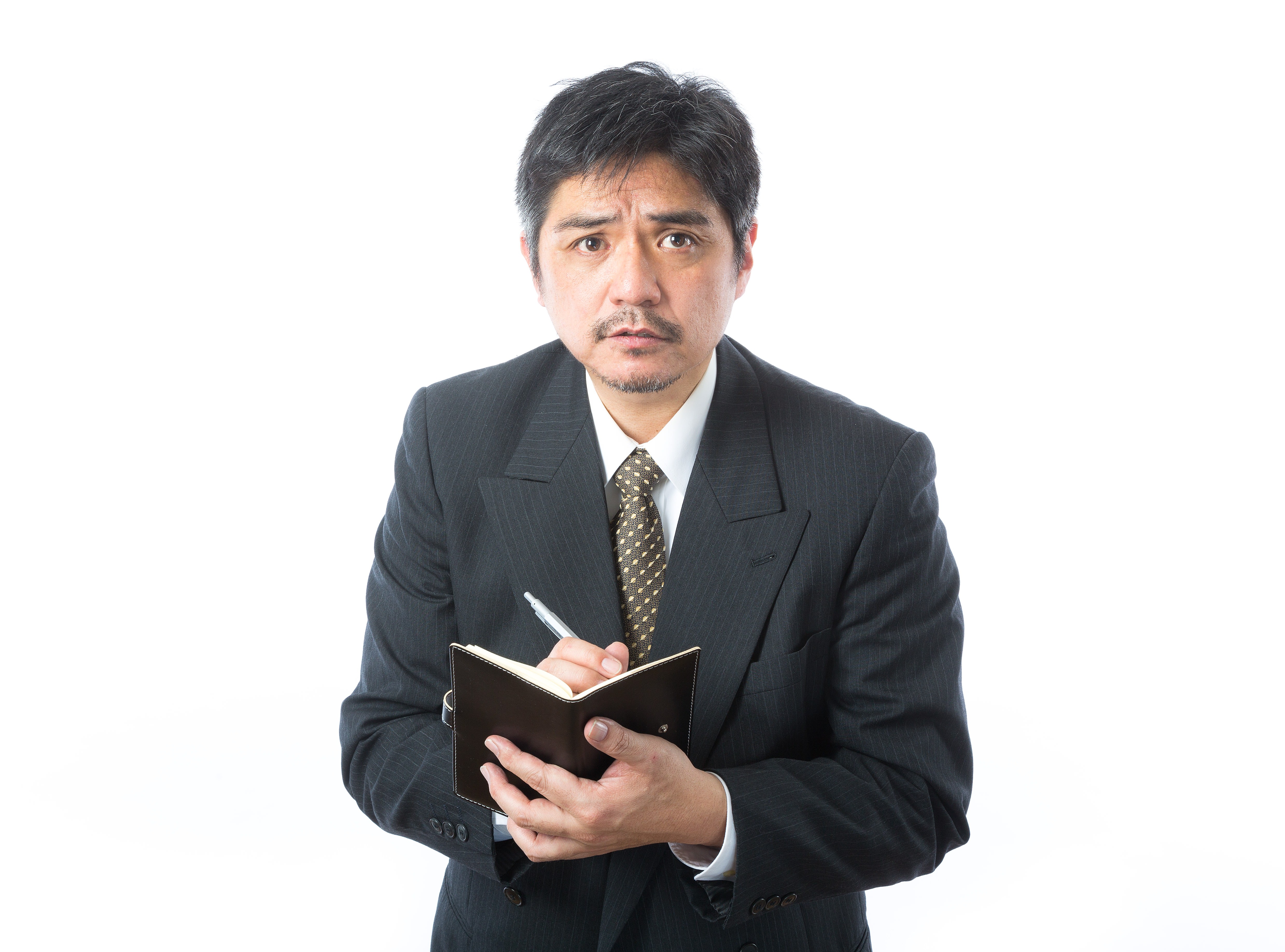 取材中に困惑する記者の写真を無料ダウンロード フリー素材 ぱくたそ