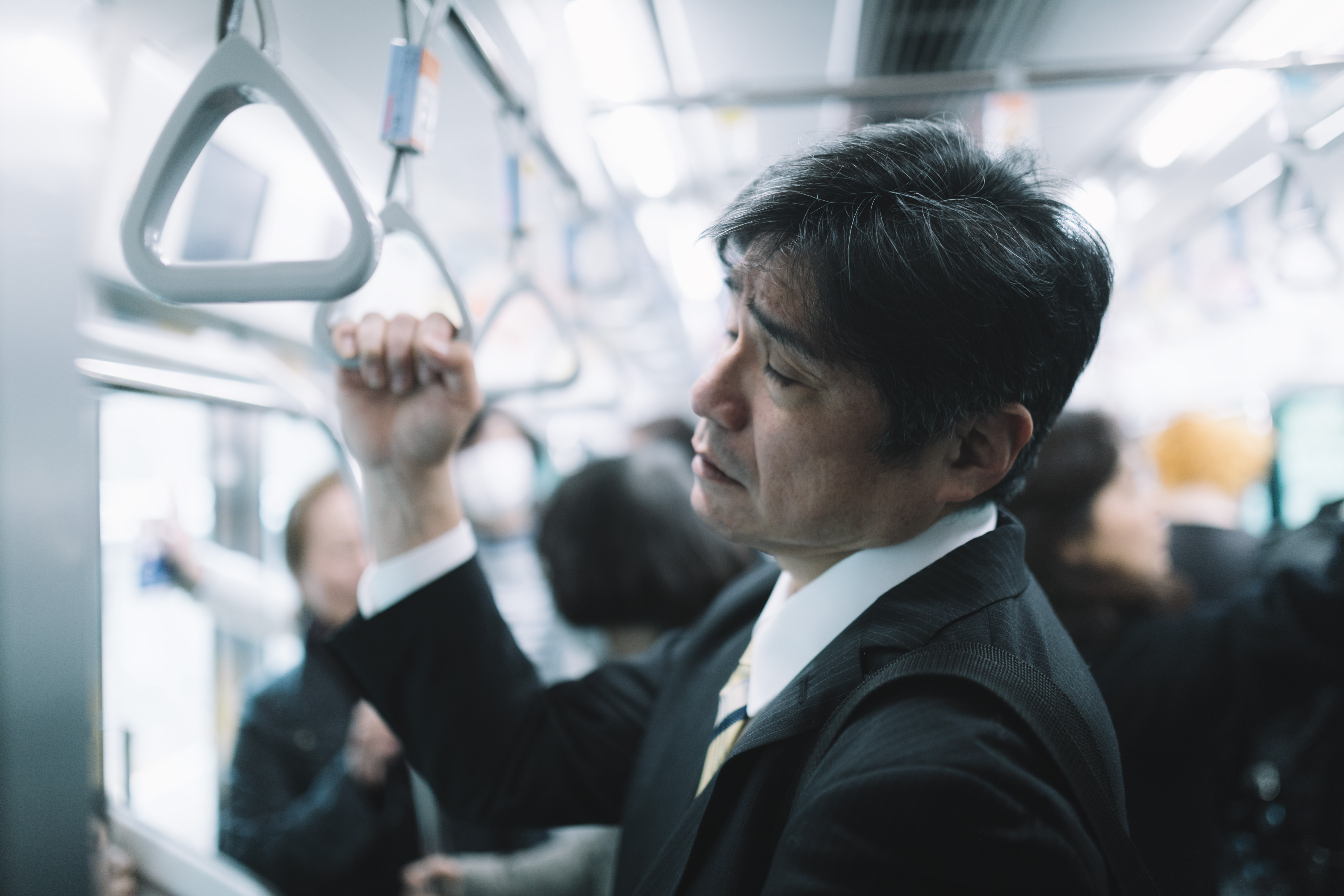 過度の残業で疲労困憊のブラック企業勤めの写真を無料ダウンロード フリー素材 ぱくたそ