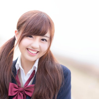 「「今日は私の誕生日だよ！」と彼に伝える放課後女子高生」の写真素材