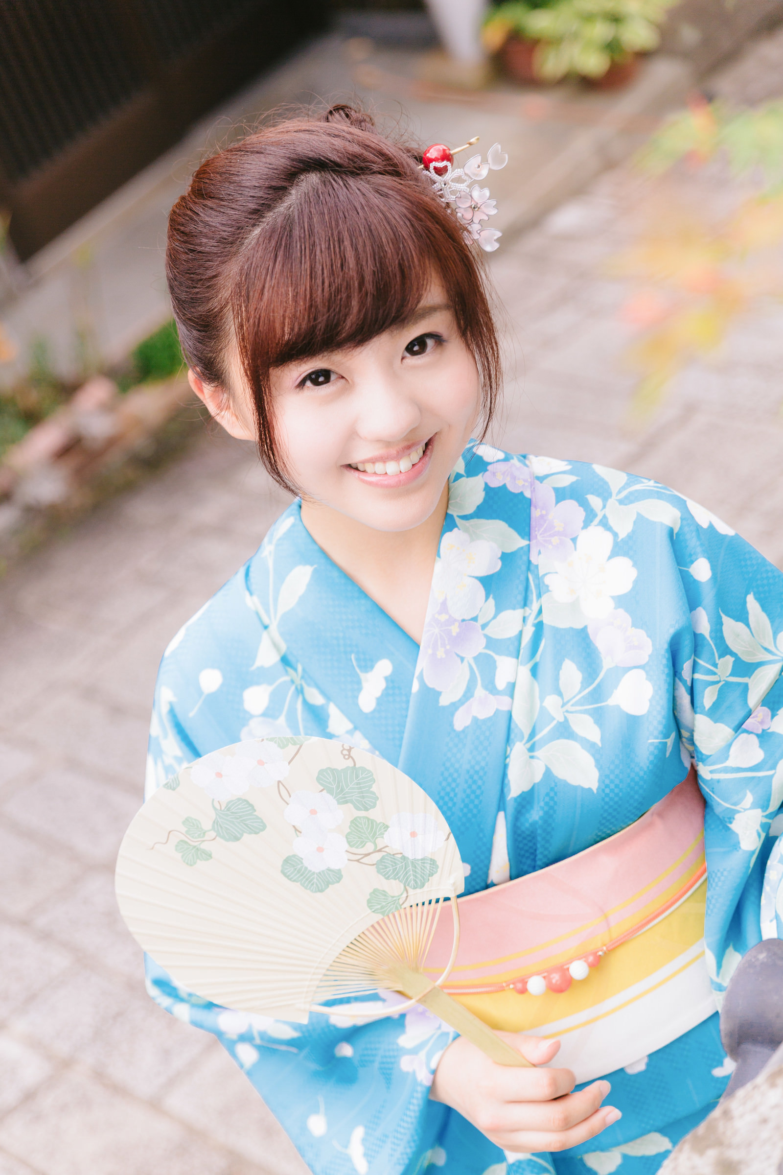 上を見上げる浴衣女子の写真素材 ぱくたそ 上を見上げる浴衣女子の写真素材 ぱくたそ