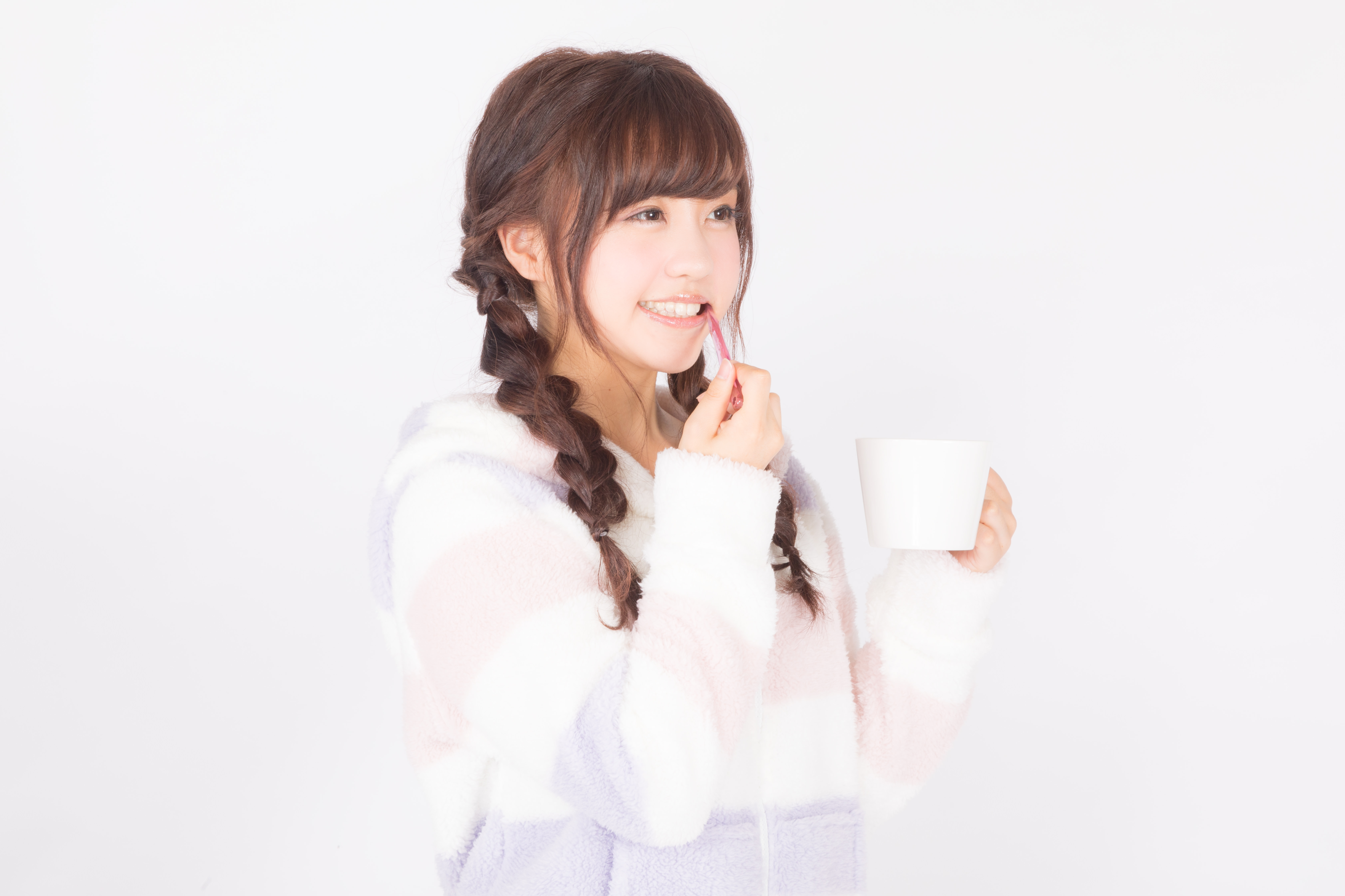 奥歯までしっかり歯ブラシ女子のフリー素材 - ぱくたそ