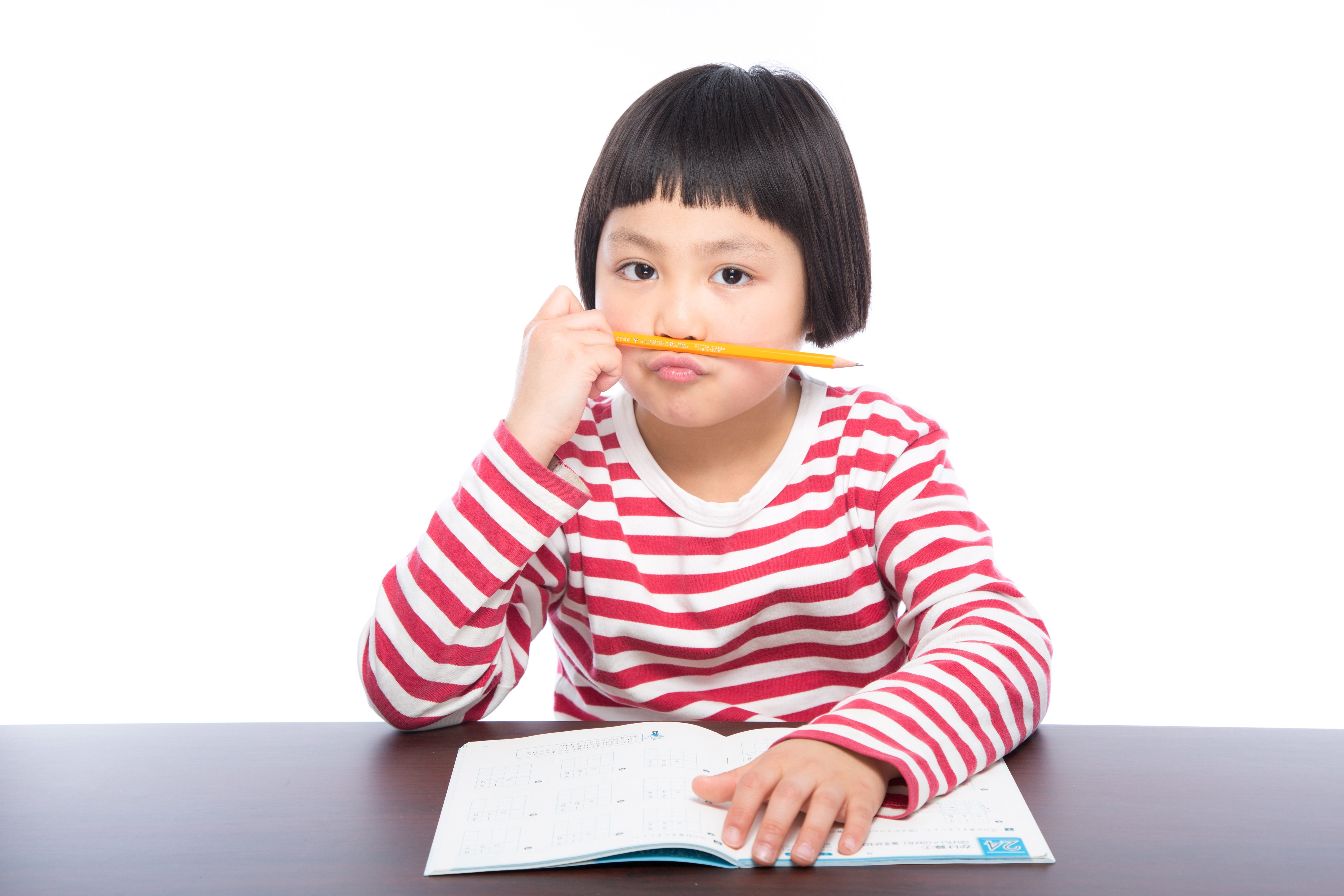 宿題に飽きた小学生の写真 画像 フリー素材 ぱくたそ