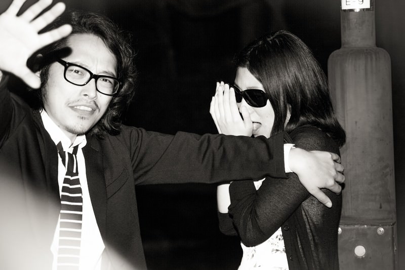 フラッシュで激写された不倫現場の写真を無料ダウンロード（フリー素材） ぱくたそ