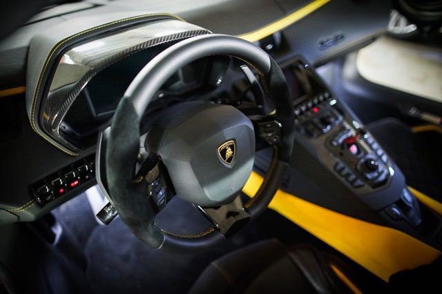 ランボルギーニのステアリングの写真を無料ダウンロード フリー素材 ぱくたそ