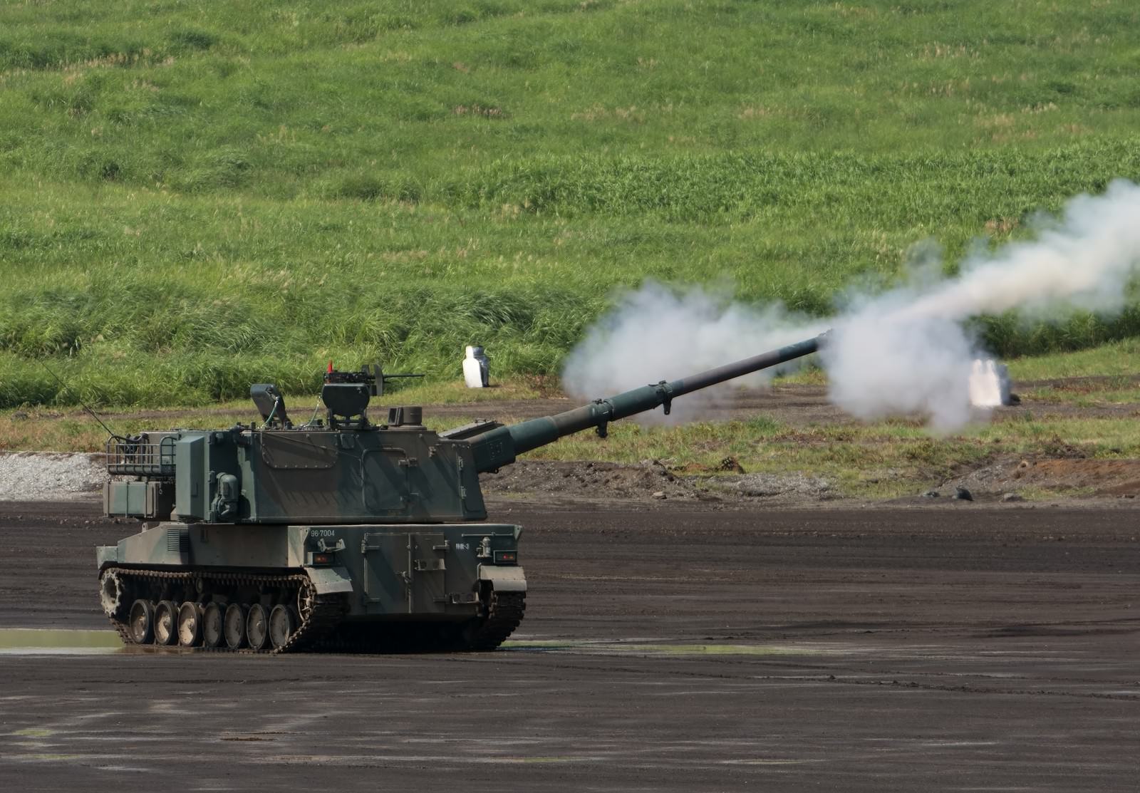 99式自走155mmりゅう弾砲 発射 の無料の写真素材 フリー素材 をダウンロード ぱくたそ
