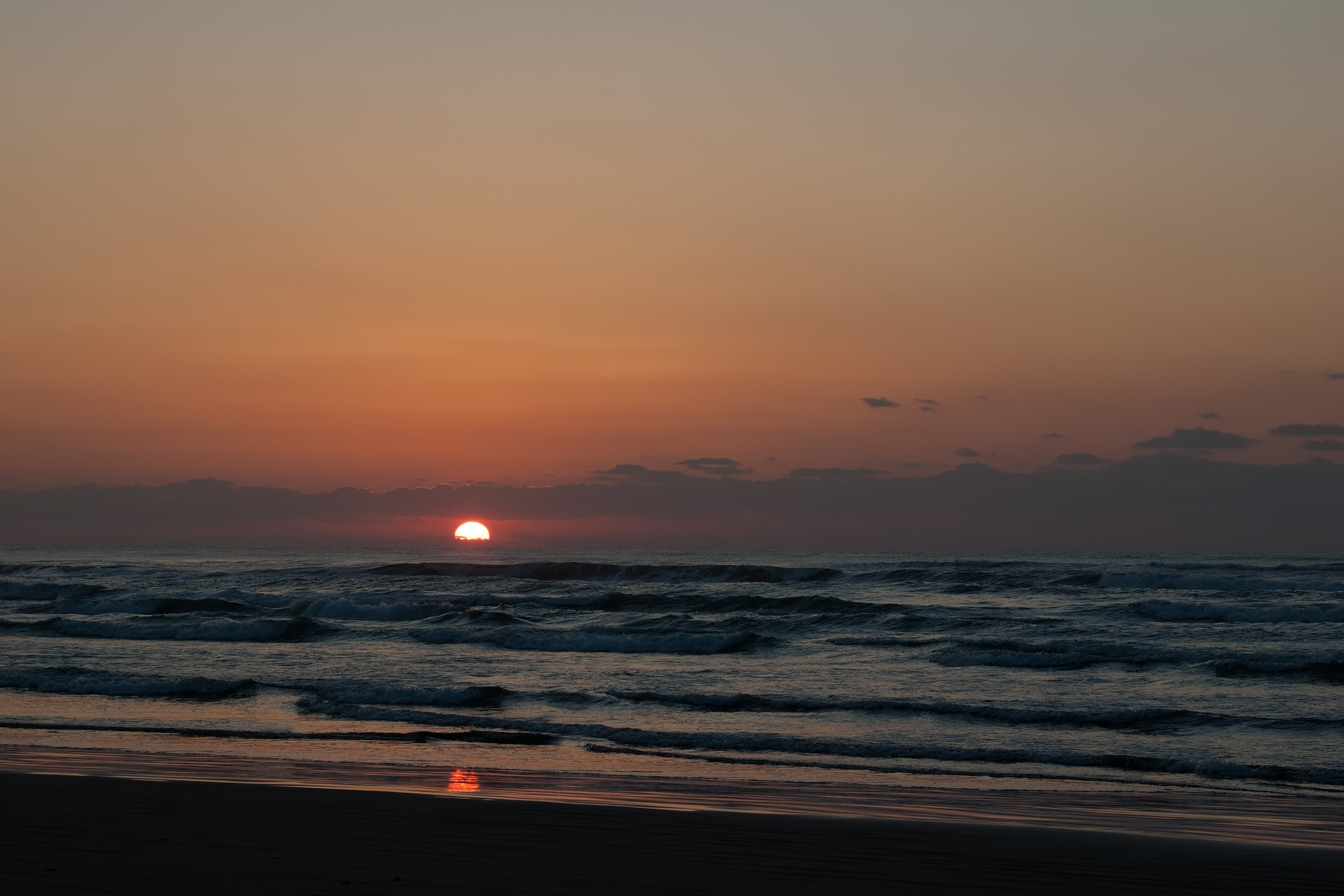 千里浜なぎさドライブウェイからの夕焼けの写真素材 ぱくたそ