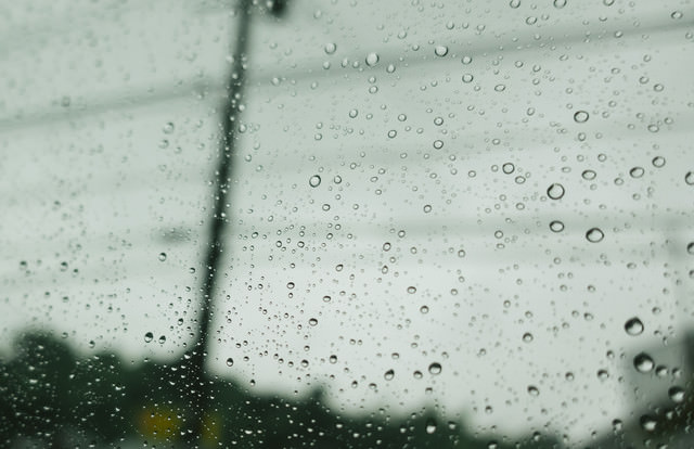 é¨ç©ºã¨çªã«ã¤ããæ°´æ»´