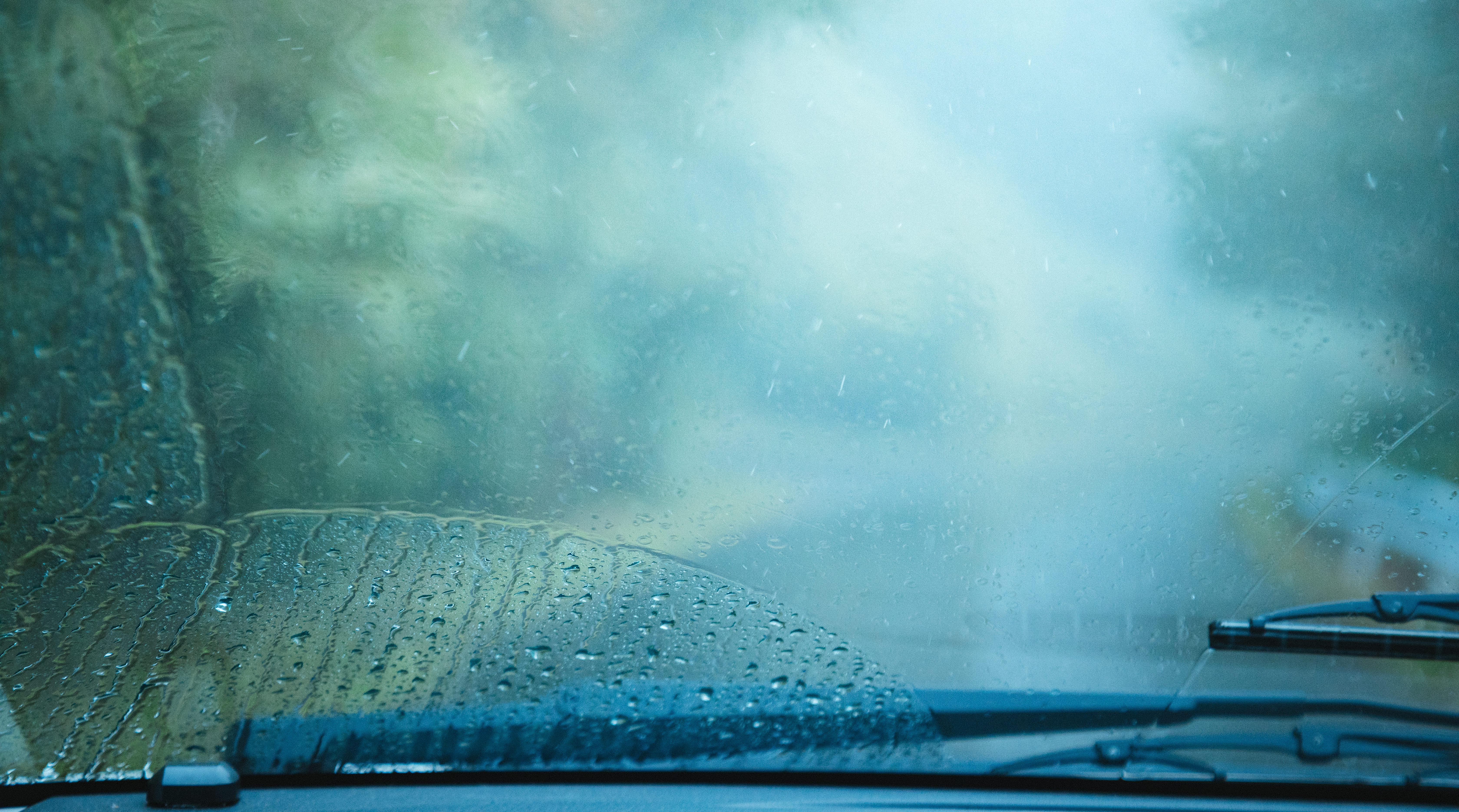 雨天時の車のフロントガラスの写真素材 ぱくたそ