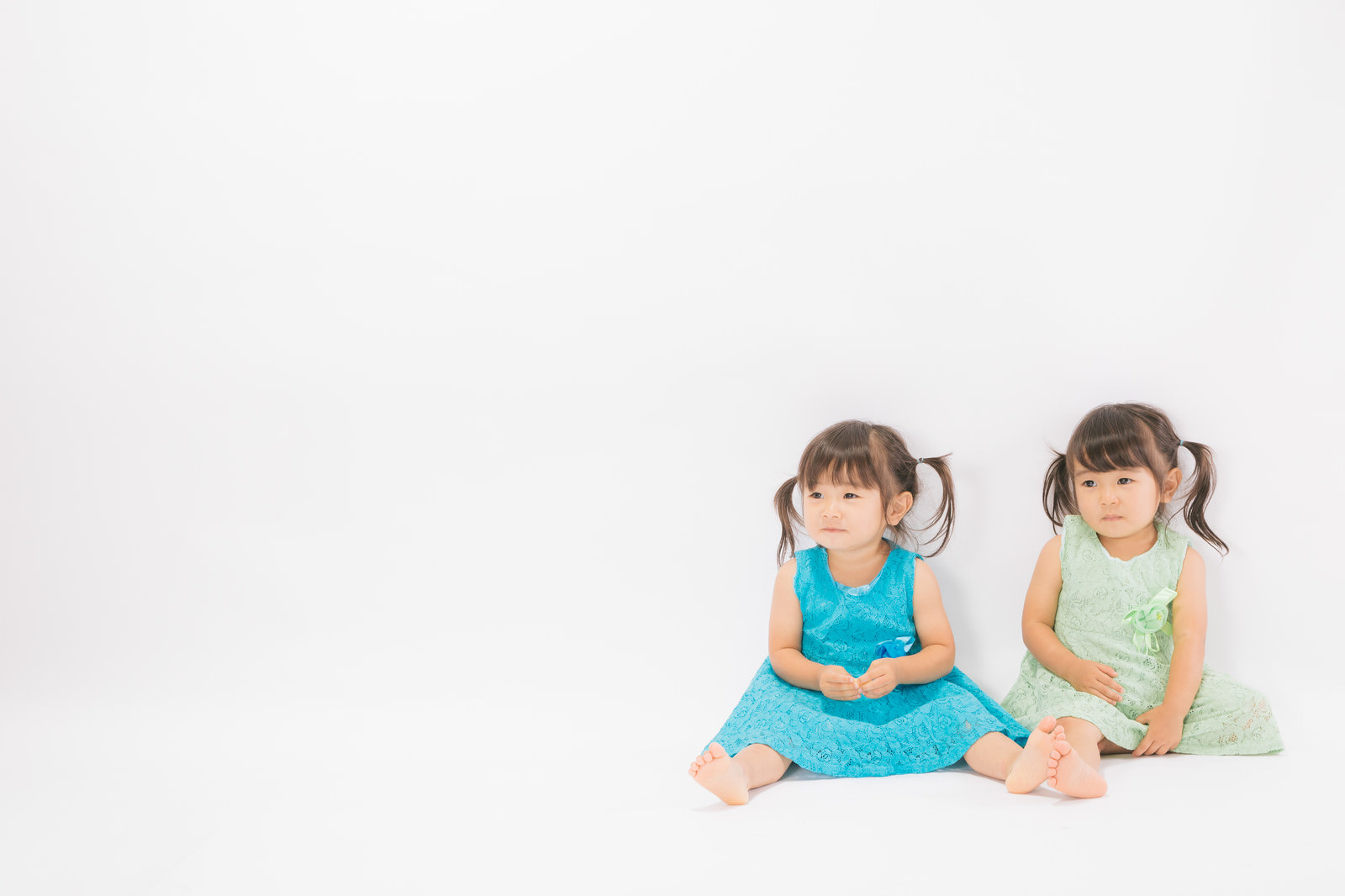 あおとみどりの双子姉妹の写真を無料ダウンロード フリー素材 ぱくたそ あおとみどりの双子姉妹の写真を無料ダウンロード フリー素材 ぱくたそ