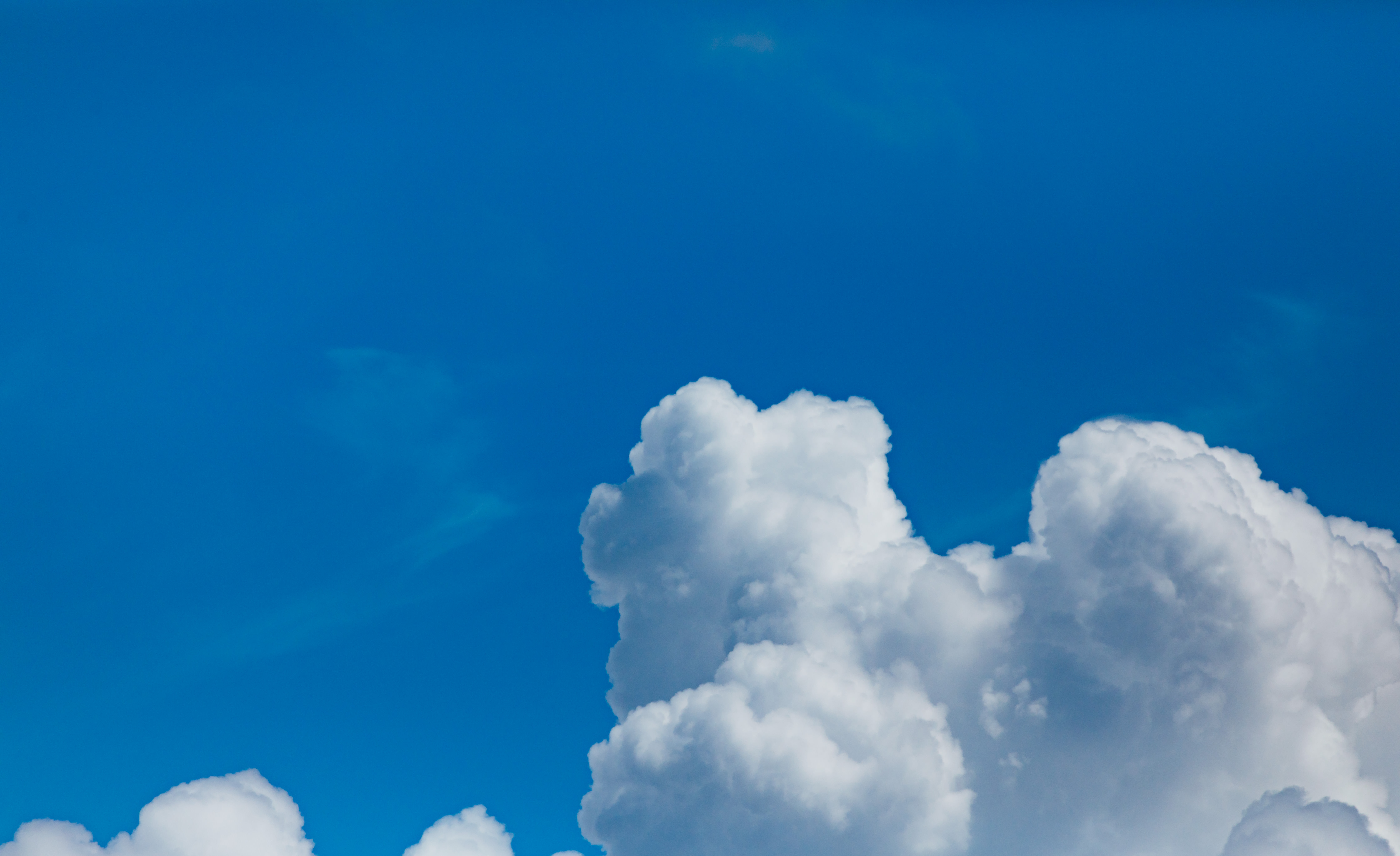 夏の空と積乱雲の写真を無料ダウンロード フリー素材 ぱくたそ