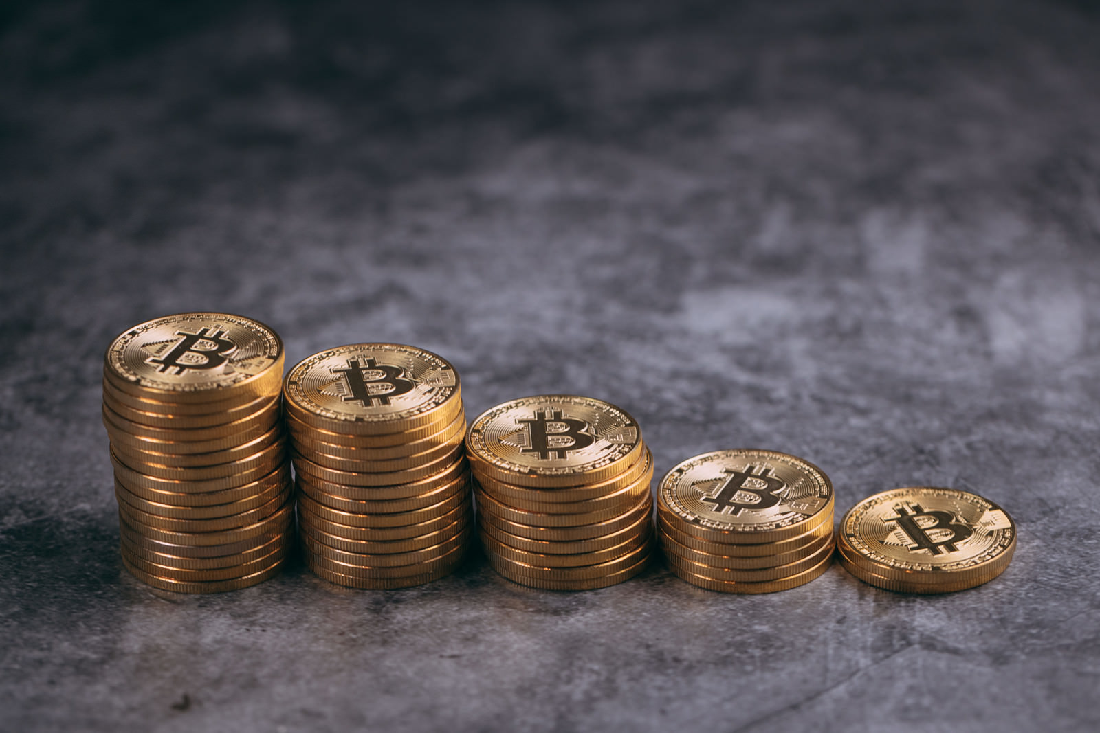 ビットコインの市場規模が拡大していくの写真素材 ぱくたそ