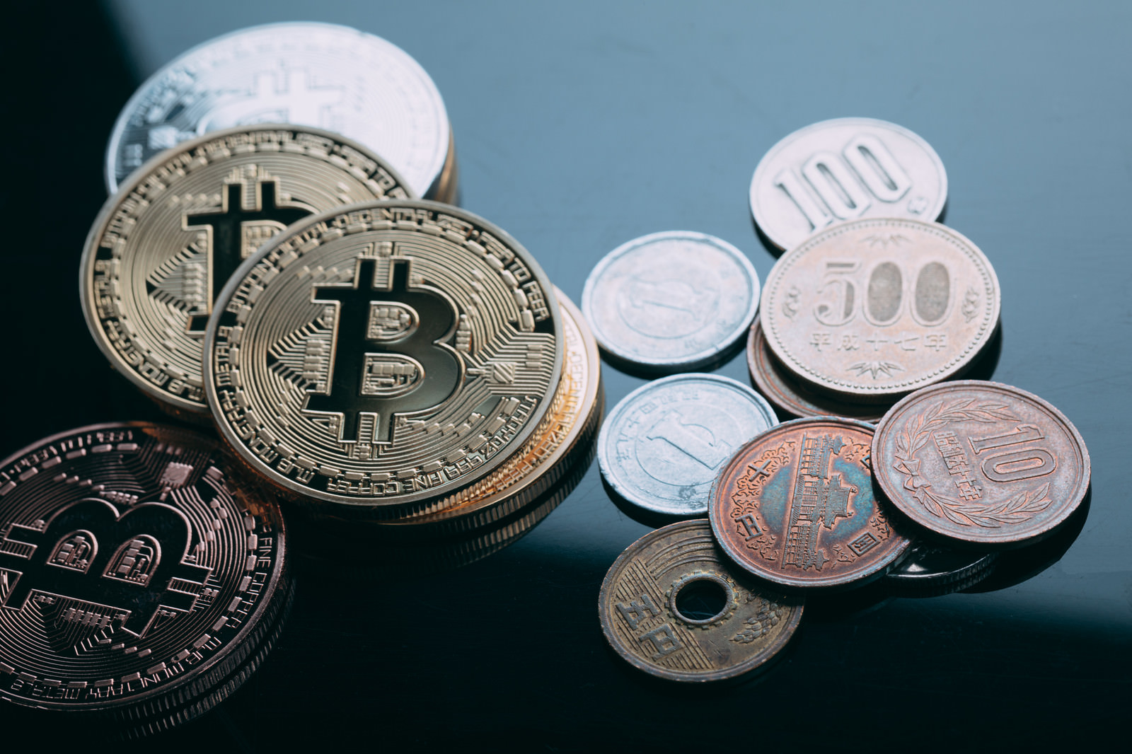 小銭とビットコインの無料の写真素材 - ID.42646｜フリー素材 ぱくたそ