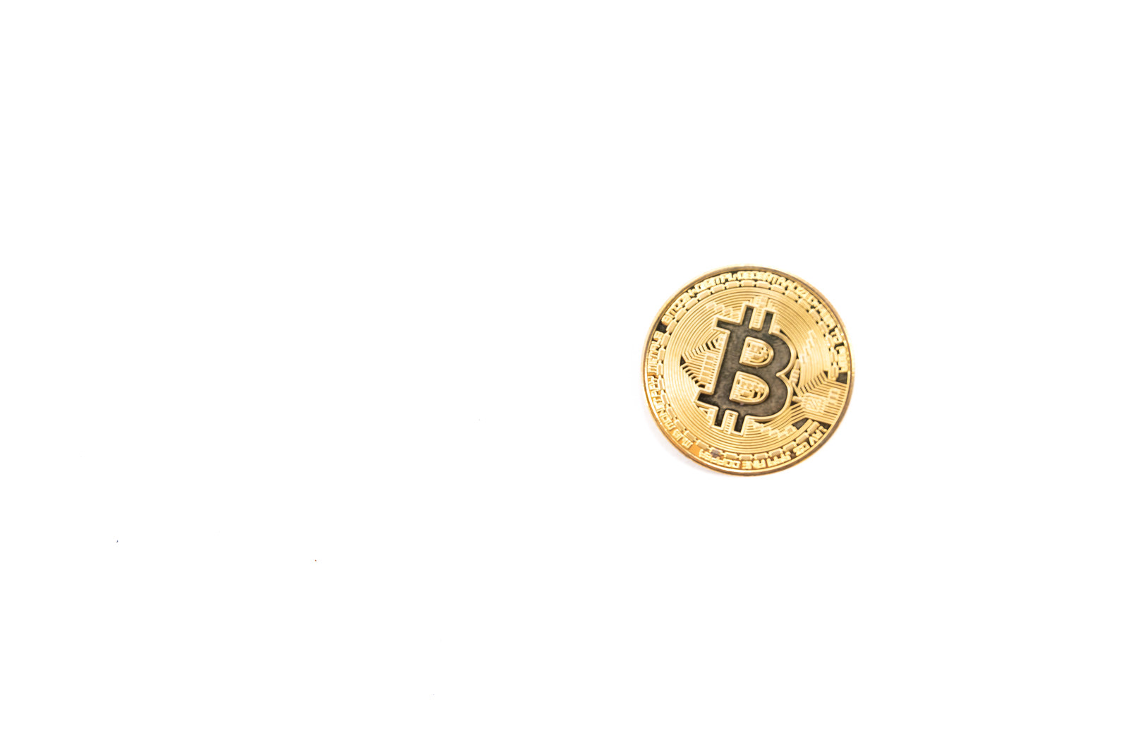 「ビットコイン1枚 | フリー素材のぱくたそ」の写真
