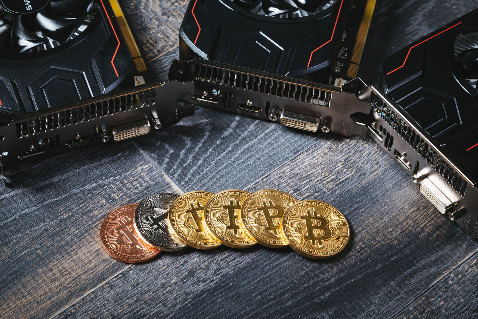 マイニングでビットコインを稼ぐの写真素材 ぱくたそ