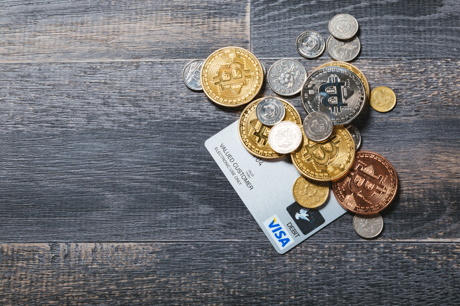 仮想通貨の支払い(クレカと通貨)の写真を無料ダウンロード(フリー素材) - ぱくたそ