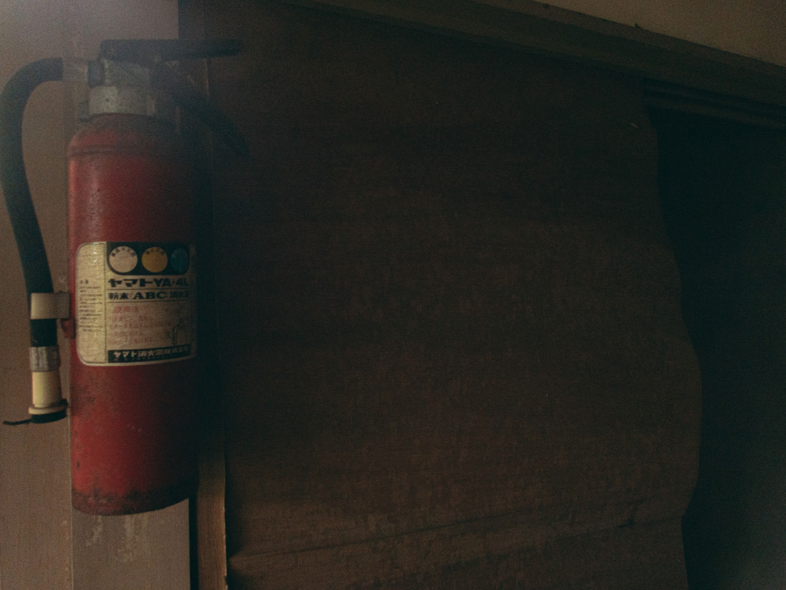 かなり古く錆びてしまった消化器の写真 画像 を無料ダウンロード フリー素材のぱくたそ